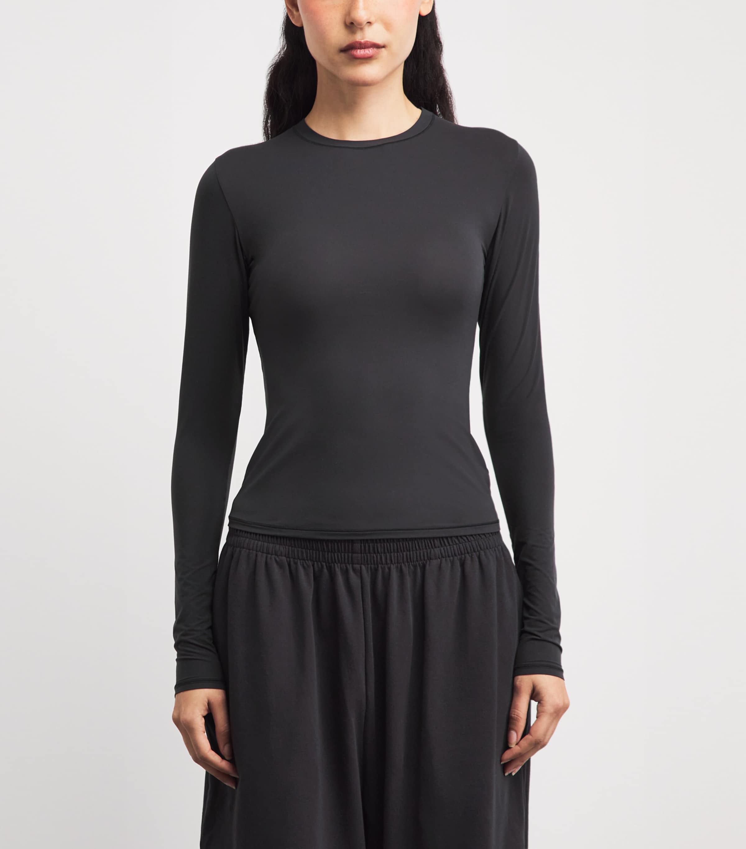 Skims Womens Fits Everybody Long-Sleeve T-Shirt Onyx Image 4