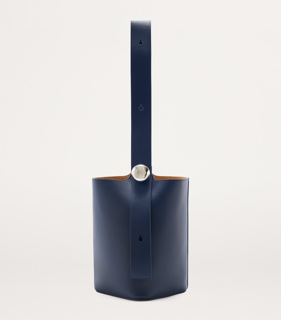 Medium Leather Pebble Bucket Bag ABYSS BLUE Image 2