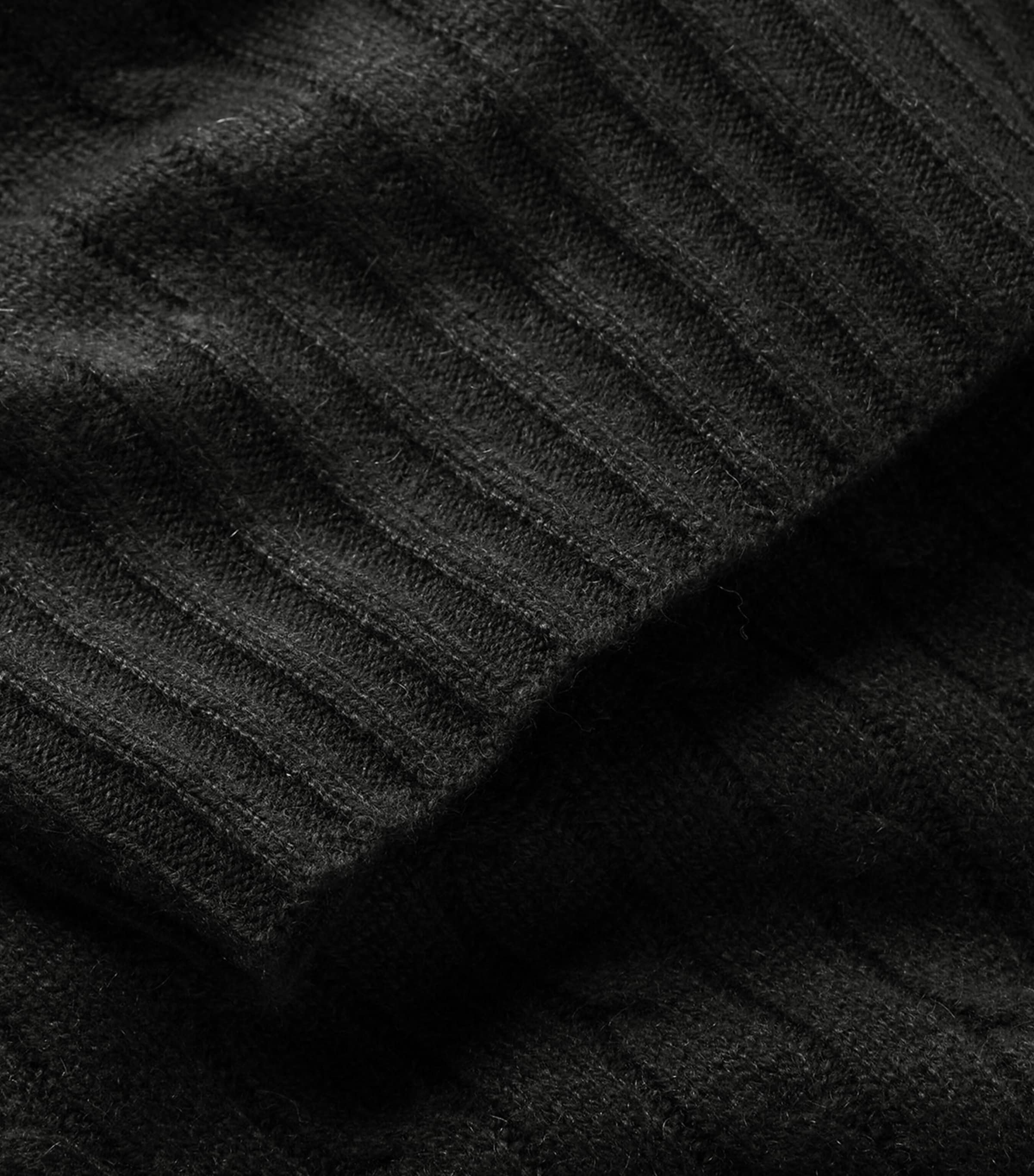 Cashmere Cable-Knit Throw (60cm x 60cm) MIDNIGHT BLACK Image 3