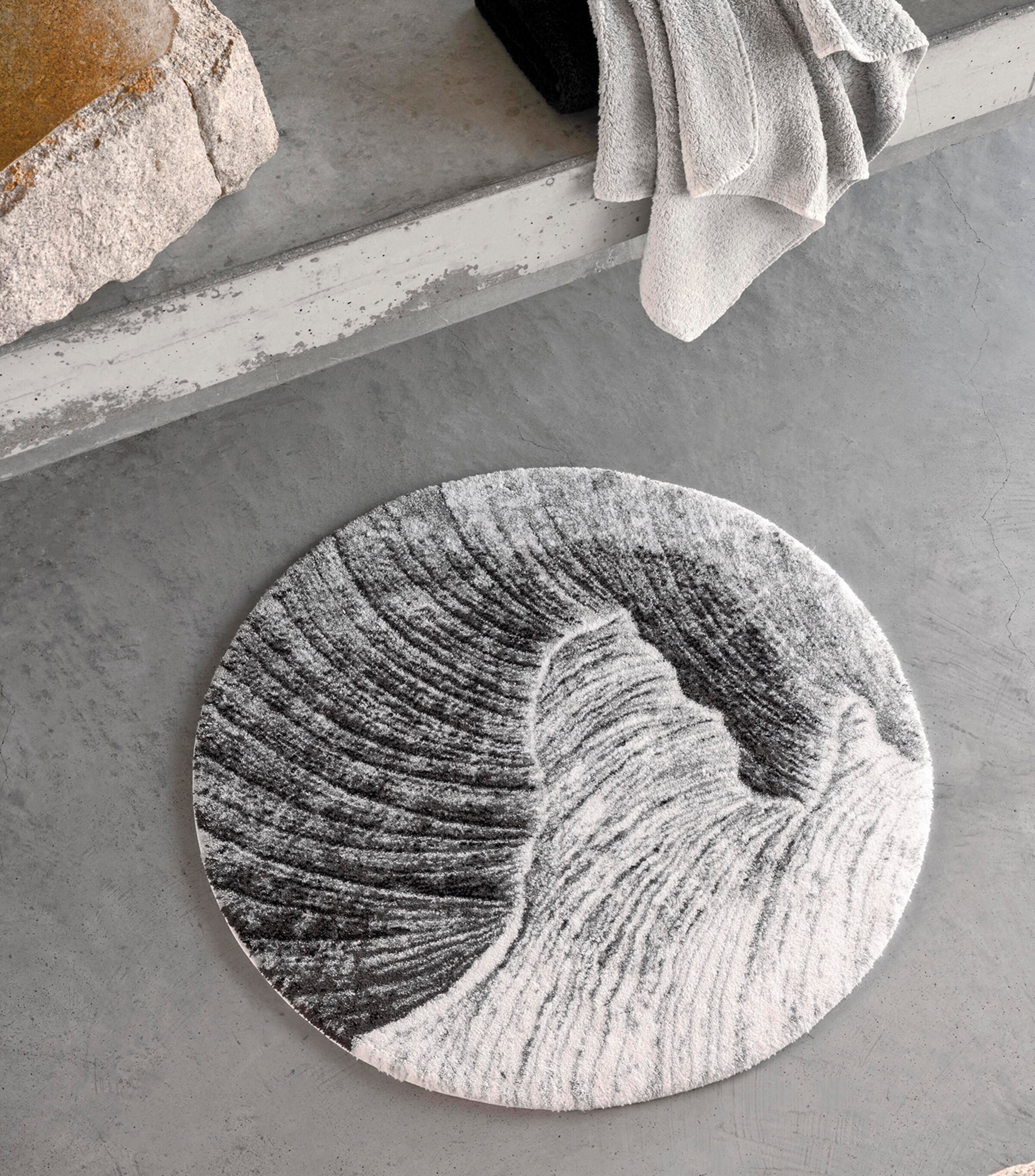 Abyss & Habidecor Yoji Bath Mat (90cm) Silver Image 2