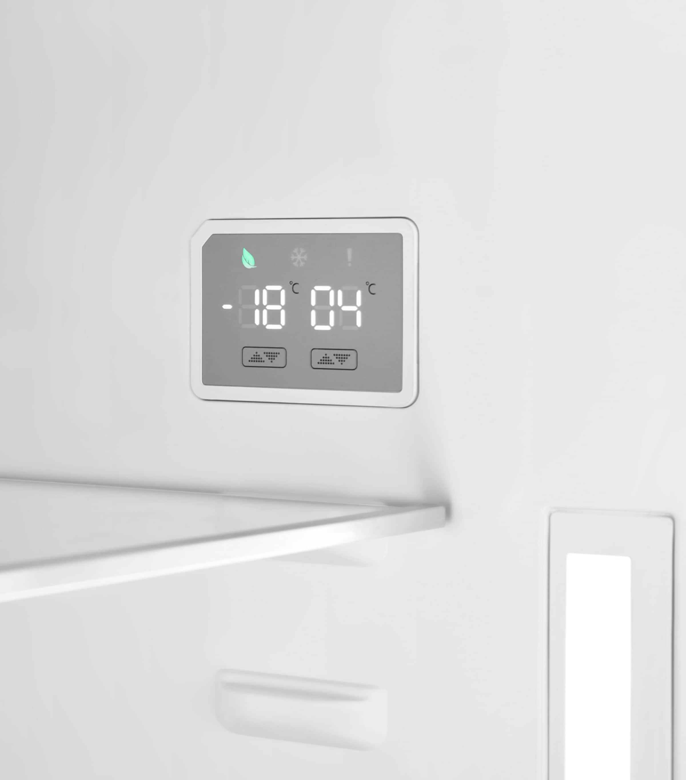 FAB38 Fridge BLACK Image 8