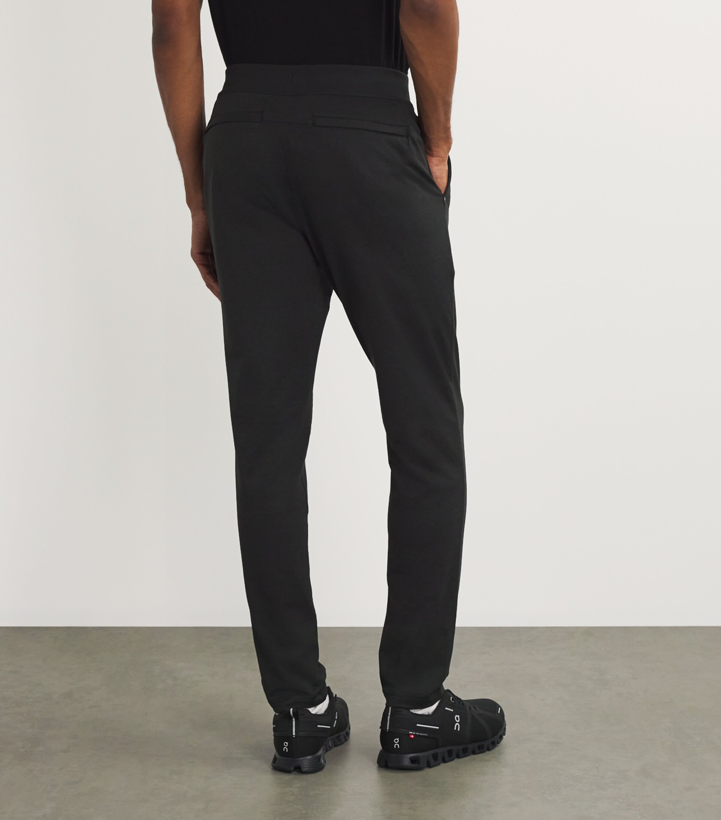 VUORI Mens Coronado Sweatpants Black Heather Hbk Image 4