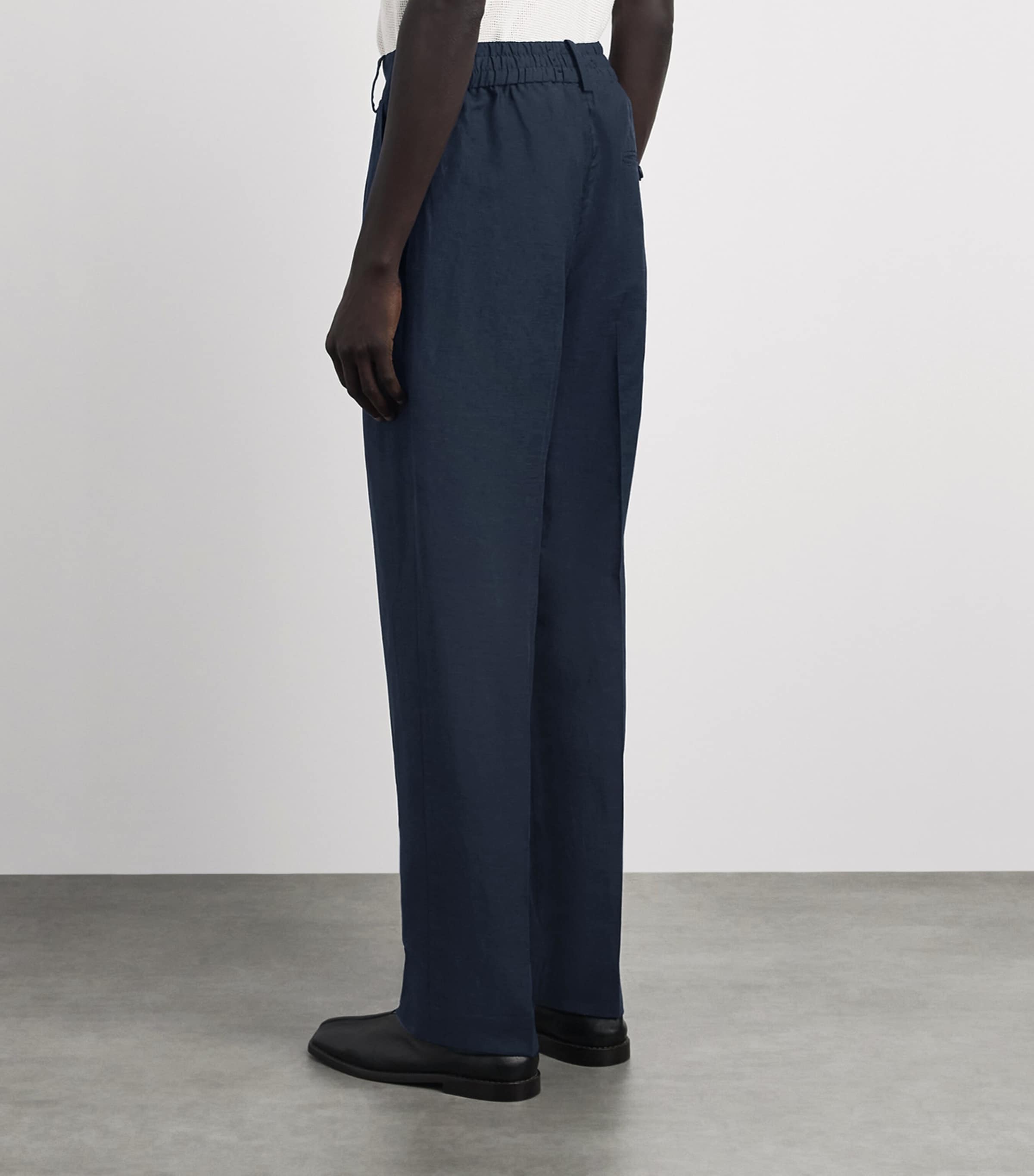 Jacquemus Mens Linen-Blend Pleated Croisière Trousers Dark Navy/ Image 5