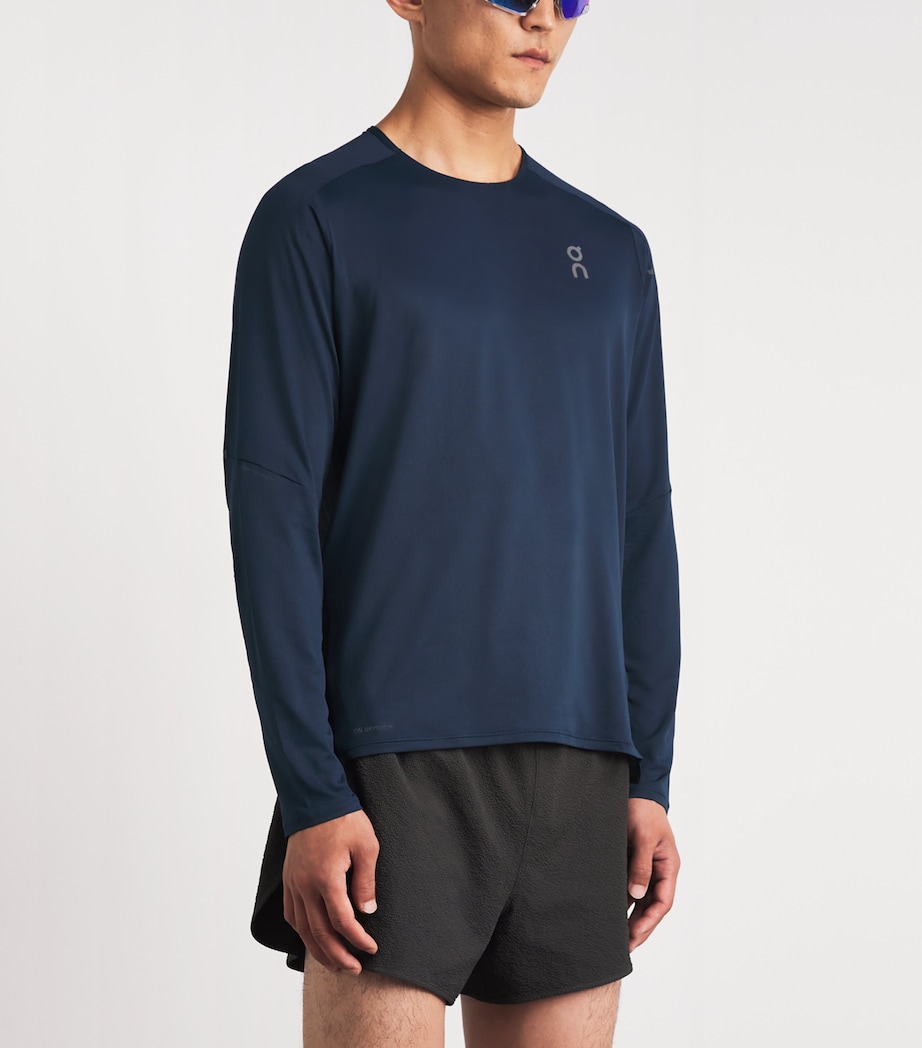 On Mens Performance Long-Sleeve Running T-Shirt Navy | Black Image 4