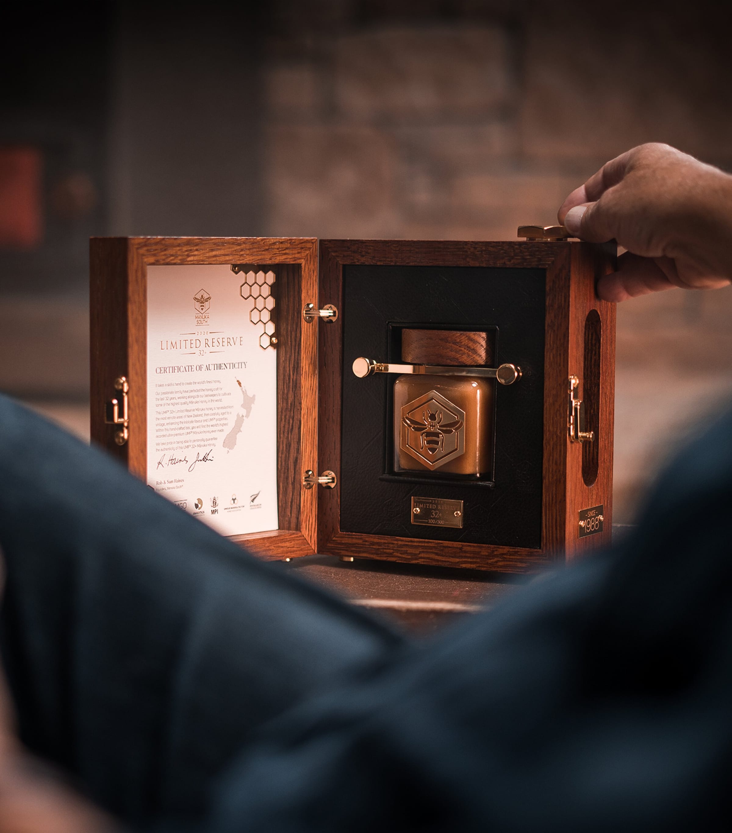 Limited Reserve Manuka Honey UMF 32+ MGO 1835 (250g) NO COLOUR Image 9