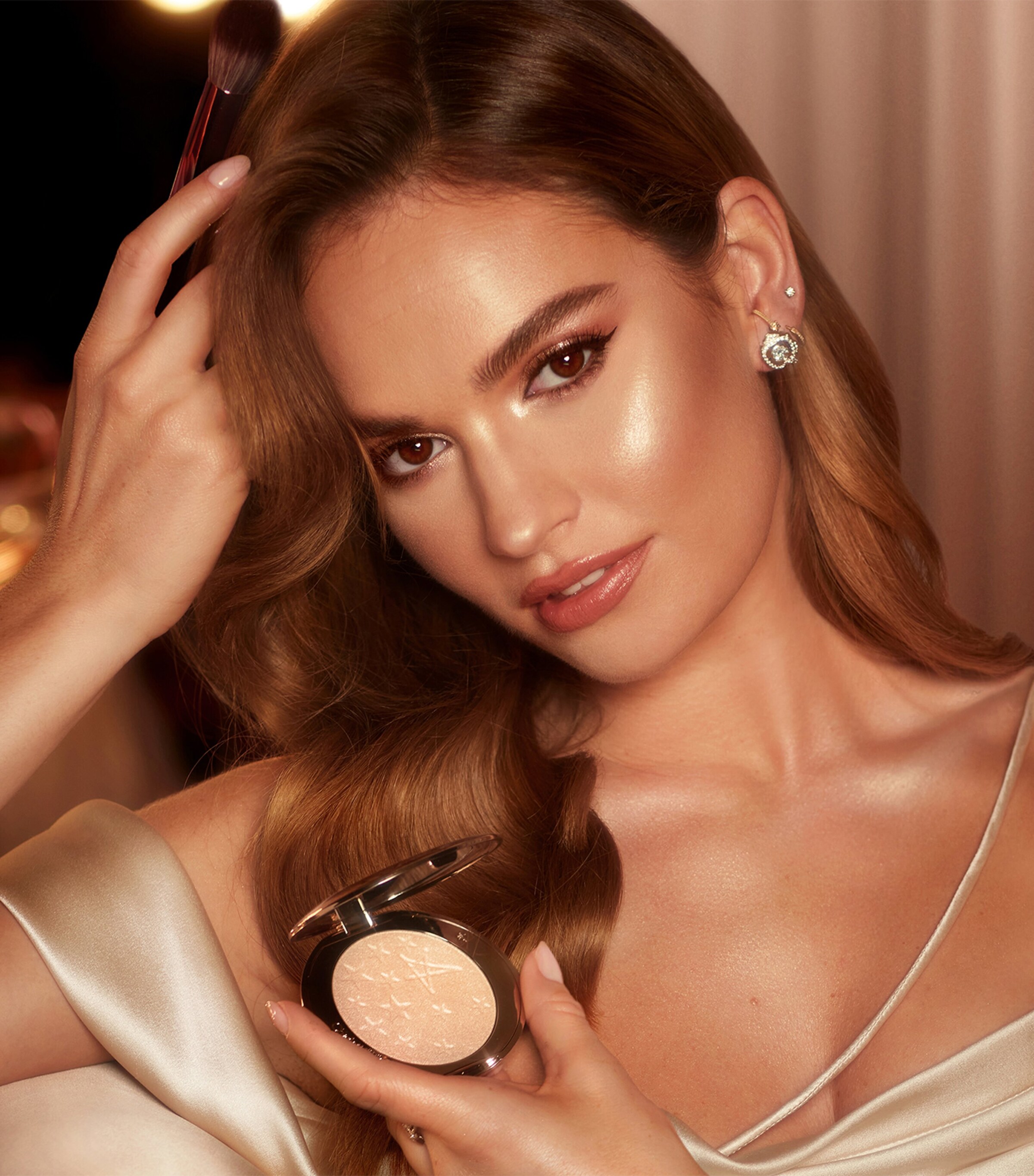 Charlotte Tilbury Hollywood Glow Glide Highlighter | Make-up | Face | Highlighters | Designers | Charlotte Tilbury Charlotte Tilbury Hollywood Glow Glide Highlighter | Make-up | Face | Highlighters | Designers | Charlotte Tilbury