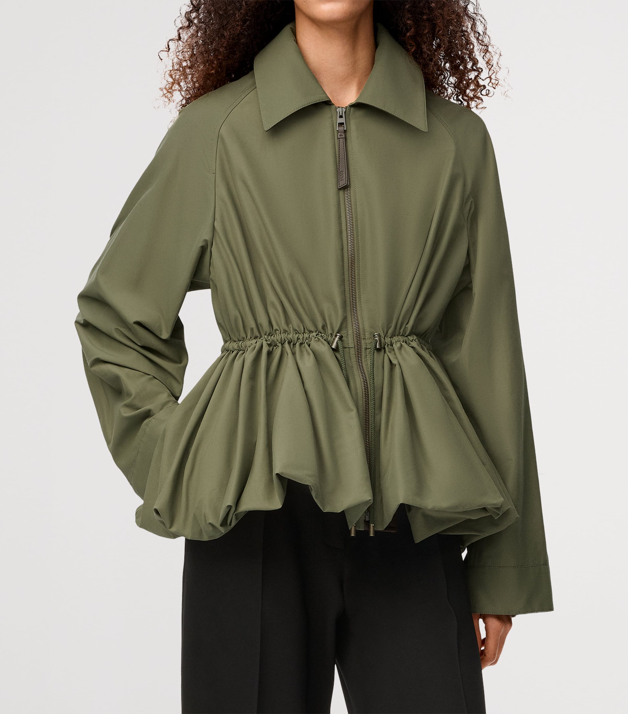 「LOEWE」ワックスコットンキャンバス クロップドジャケット LOEWE Cotton Gathered Jacket | Harrods US