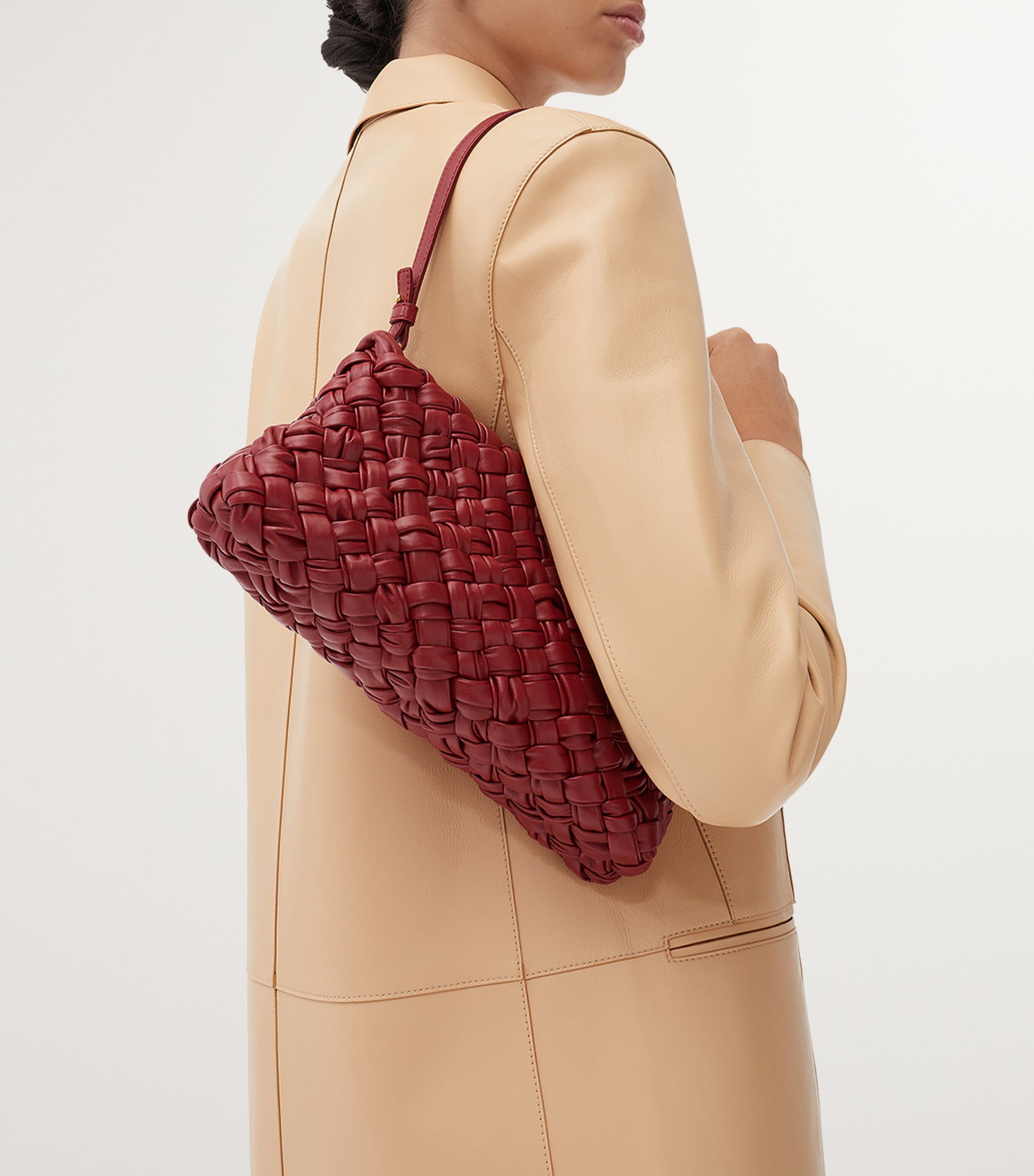 ショルダーバッグ・ポシェット BOTTEGA VENETA KALIMERO CHA-CHA LEATHER SHOULDER BAG Bottega Veneta Leather Kalimero Cha-Cha Shoulder Bag