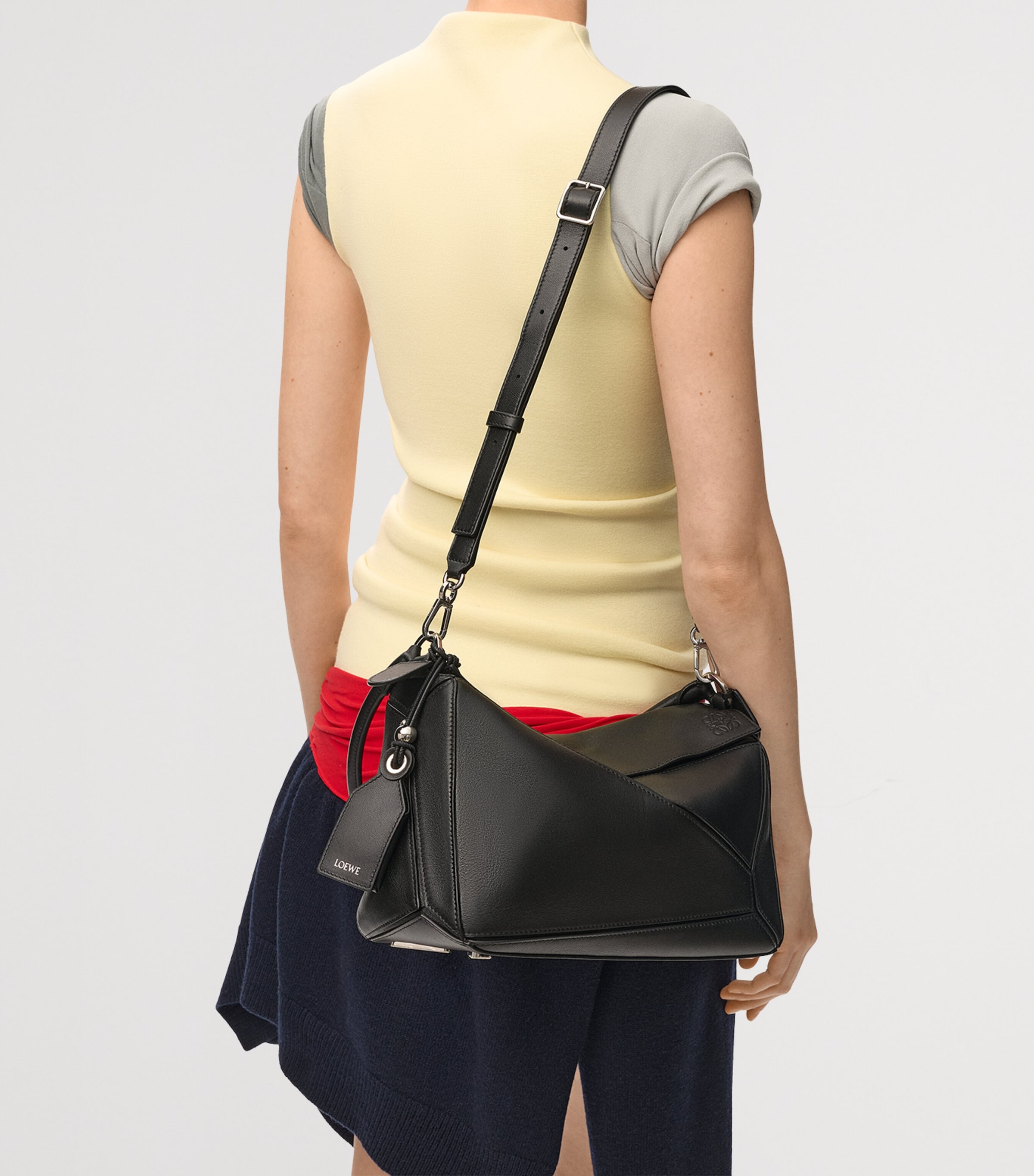 LOEWE Womens Medium Leather Featherlight Puzzle Top-Handle Bag Black Image 11