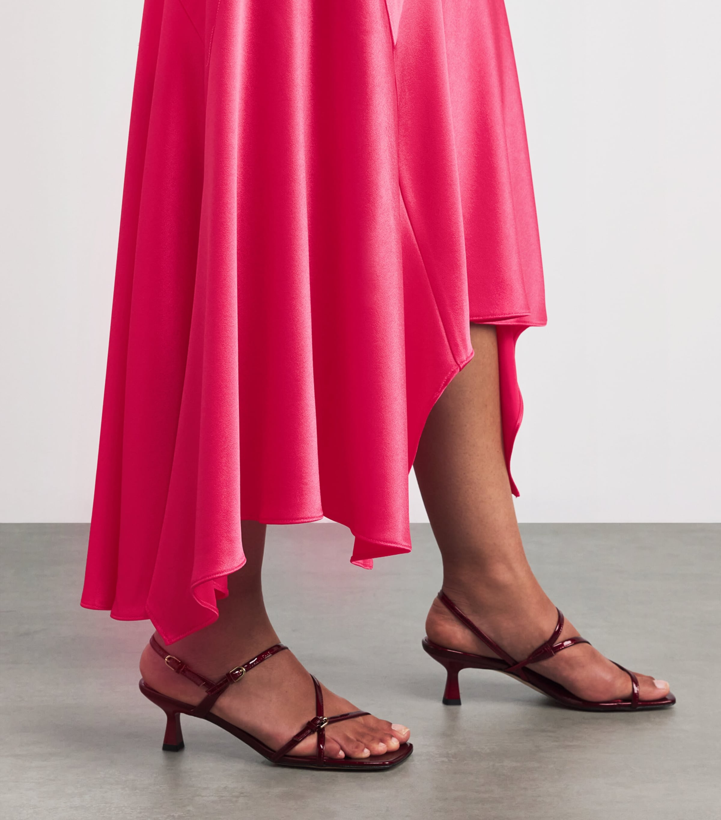 【Alice+Olivia】ROSA アシンメトリー ミディ スリップスカート Alice+Olivia Asymmetric Rosa Midi Skirt | Harrods HK