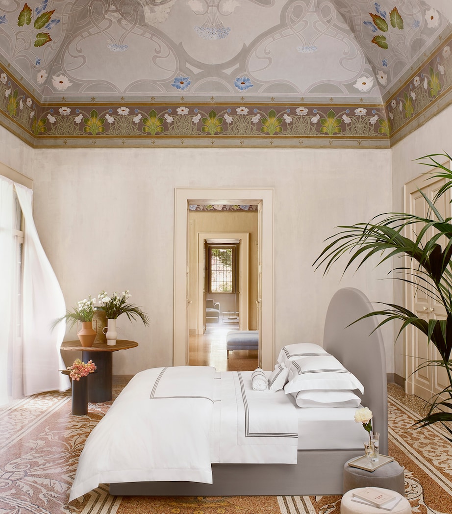 Tre Righe King Flat Sheet (275cm x 275cm) WHT/CHARCOAL Image 3