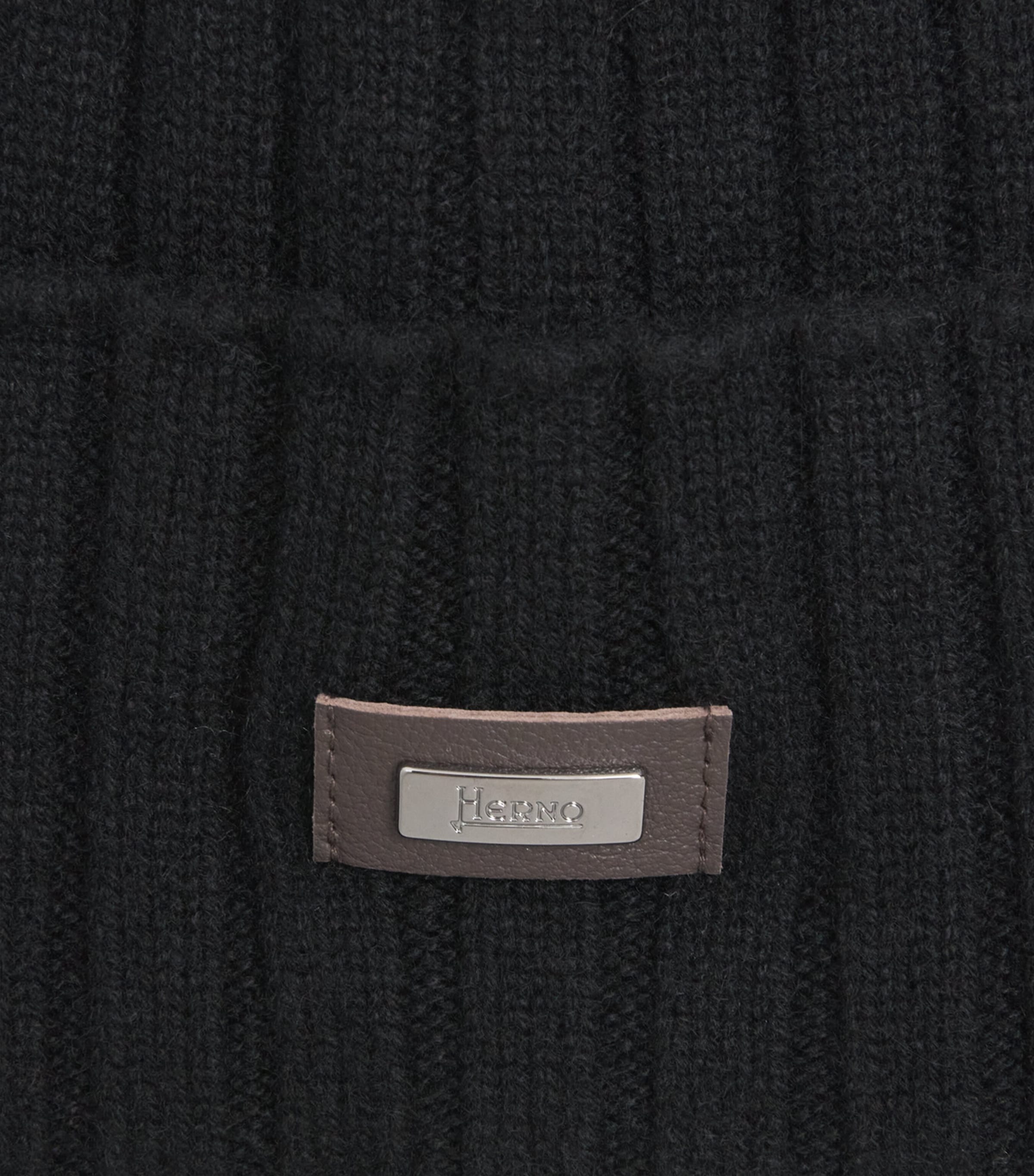 Herno Cashmere Logo Patch Beanie Nero Image 3