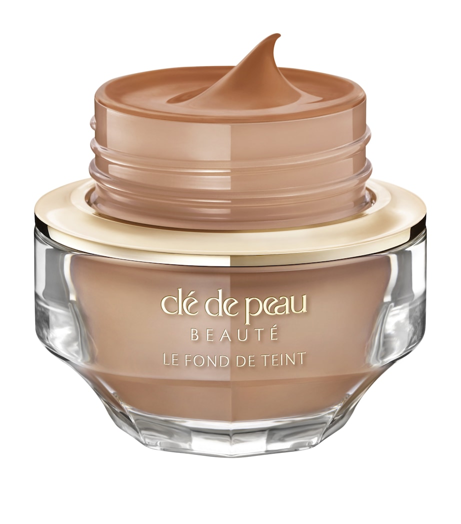 Clé de Peau Beauté The Foundation Image 2