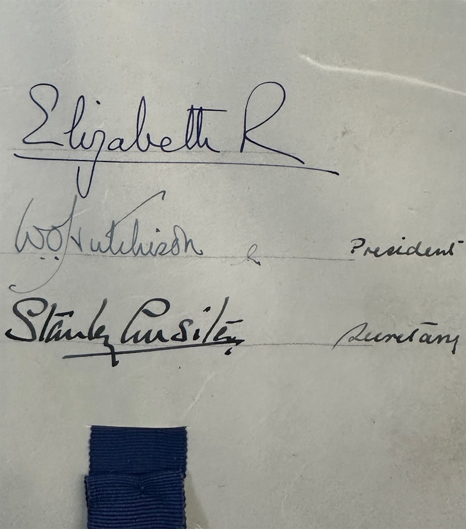 Queen Elizabeth II Signed 1954 Document Framed Display MULTI Image 4