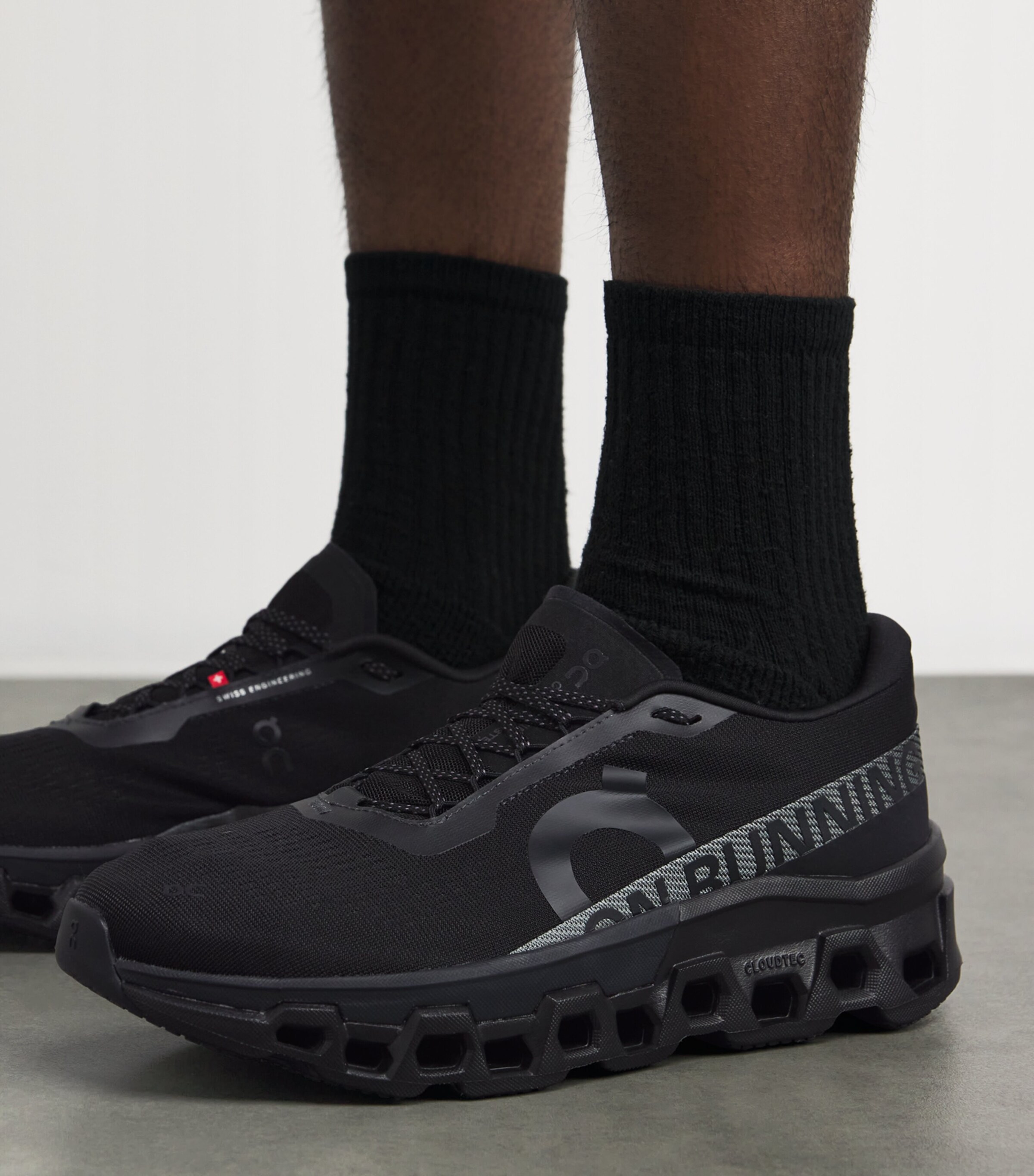 On Mens Cloudmonster 2 Trainers Black | Black Image 2