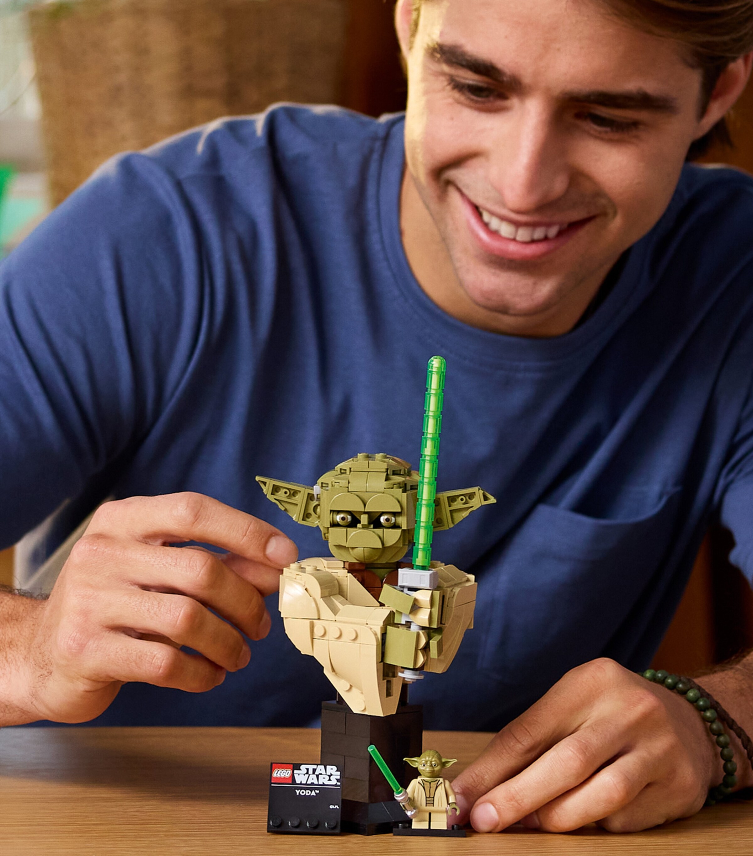 Lego LEGO Star Wars Yoda Bust Model Kit for Adults 75438 Image 4