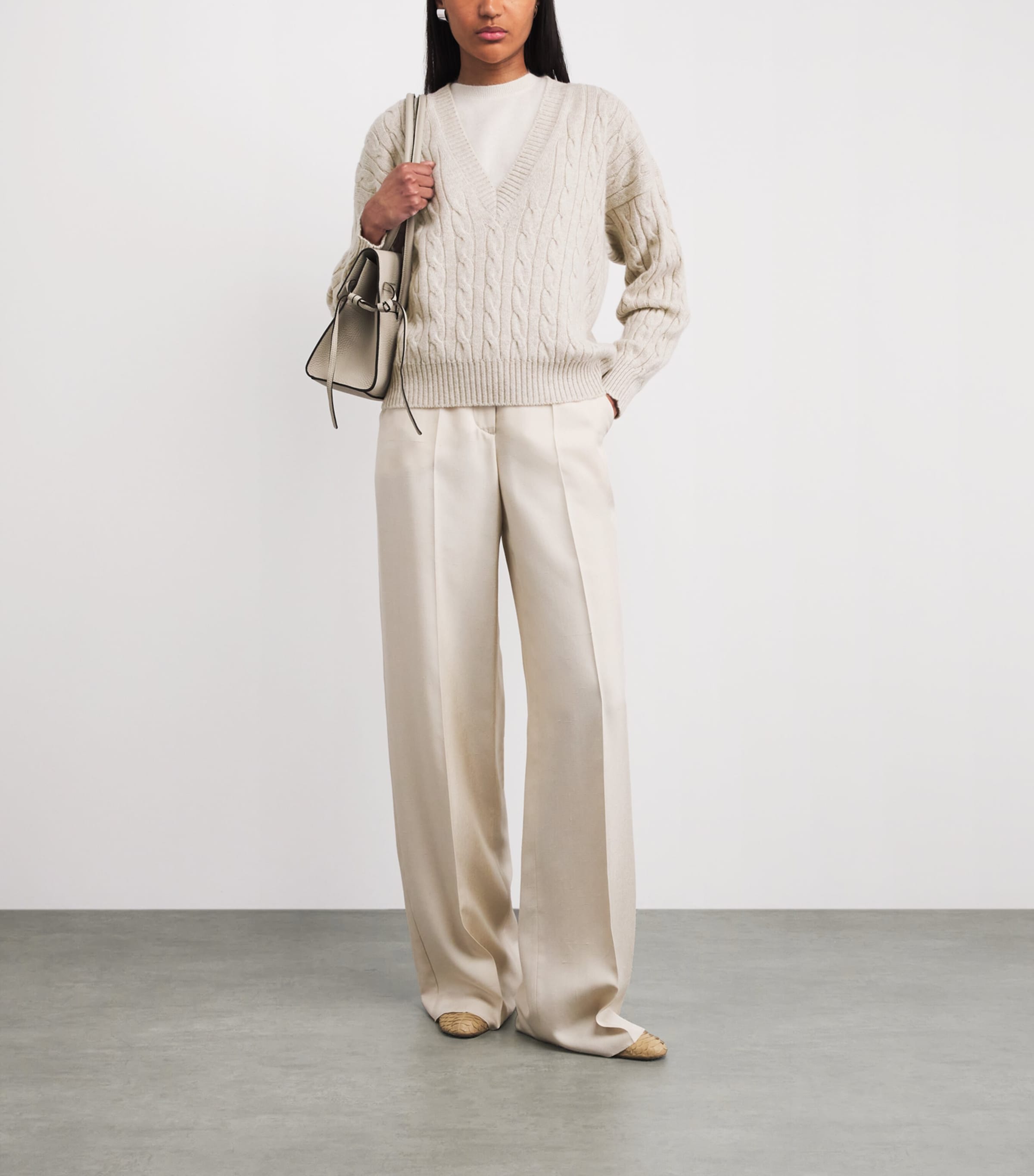 Johnstons Of Elgin Womens Cashmere Cable-Knit Kylesku Sweater White Sand Image 2