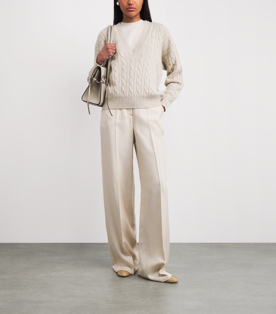 Johnstons Of Elgin Womens Cashmere Cable-Knit Kylesku Sweater White Sand Image 2