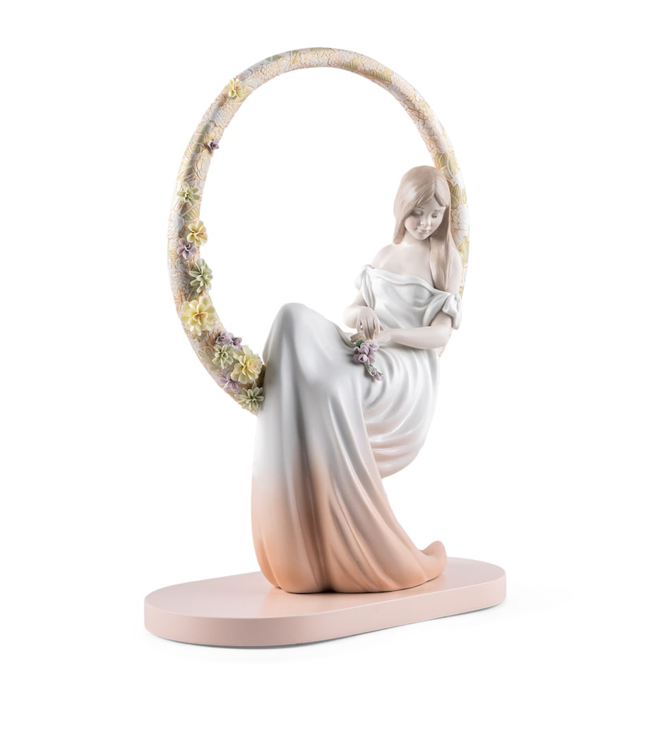 Lladró In her Thoughts Sculpture Image 2