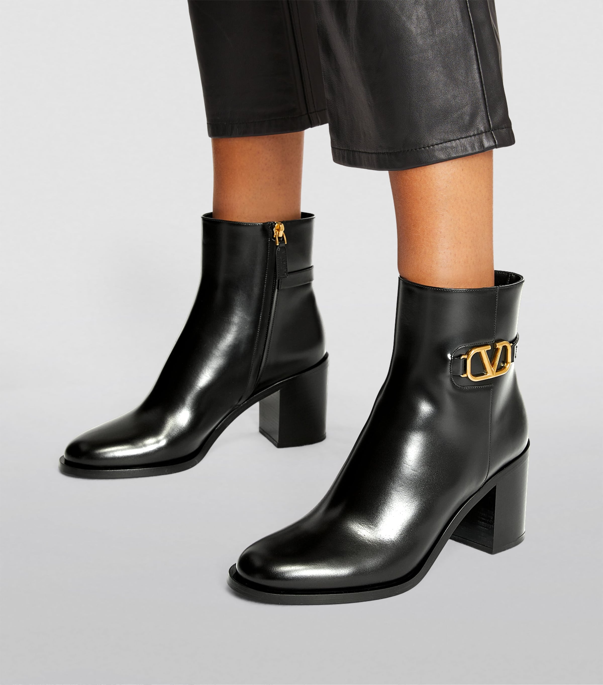【関税込み】Valentino Garavani 'VLogo Signature' ankle boots Valentino Garavani VLogo Signature Calfskin Ankle Boots 75MM