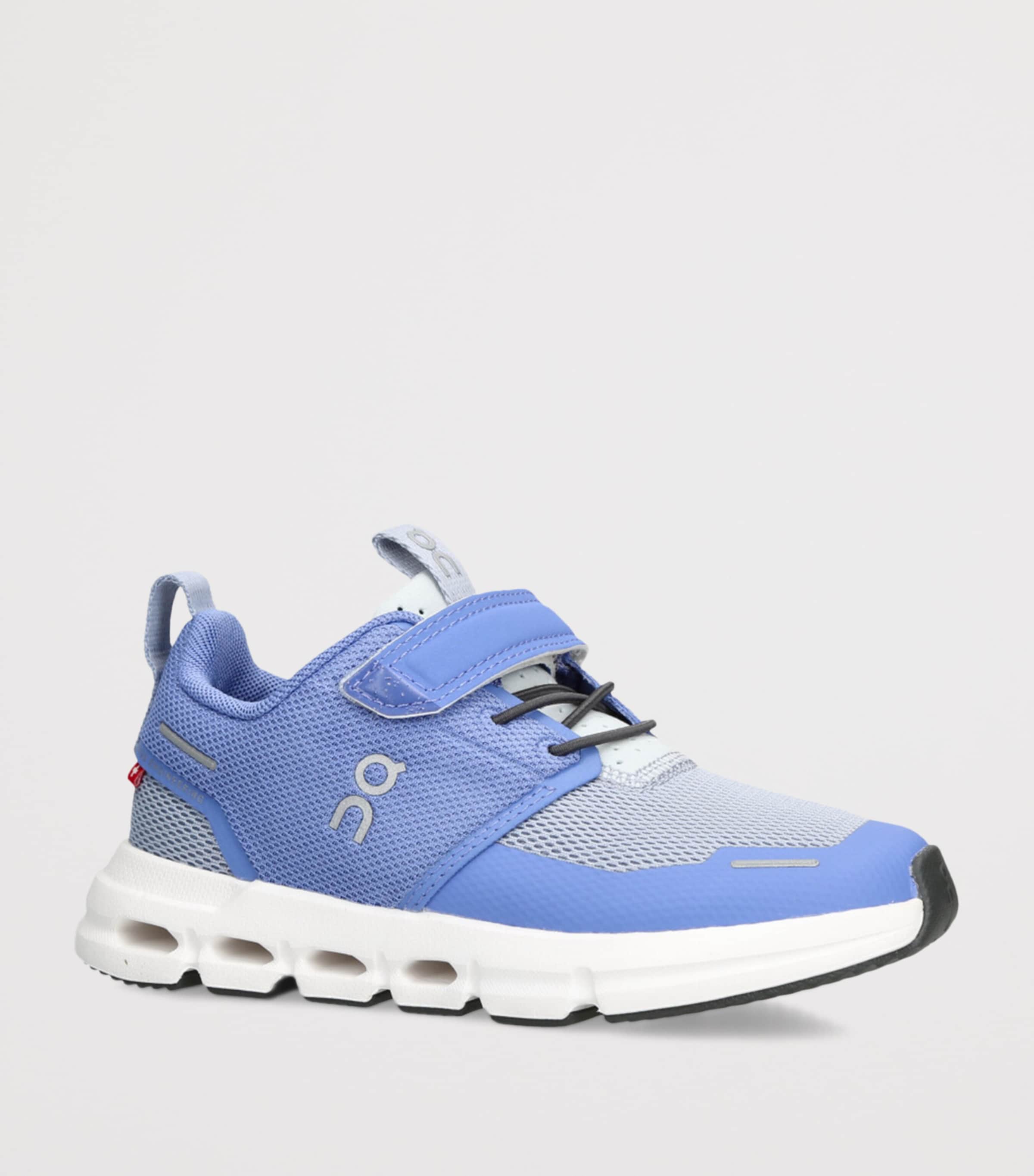 ON Running Cloud Play Trainers Mid Blue Image 3