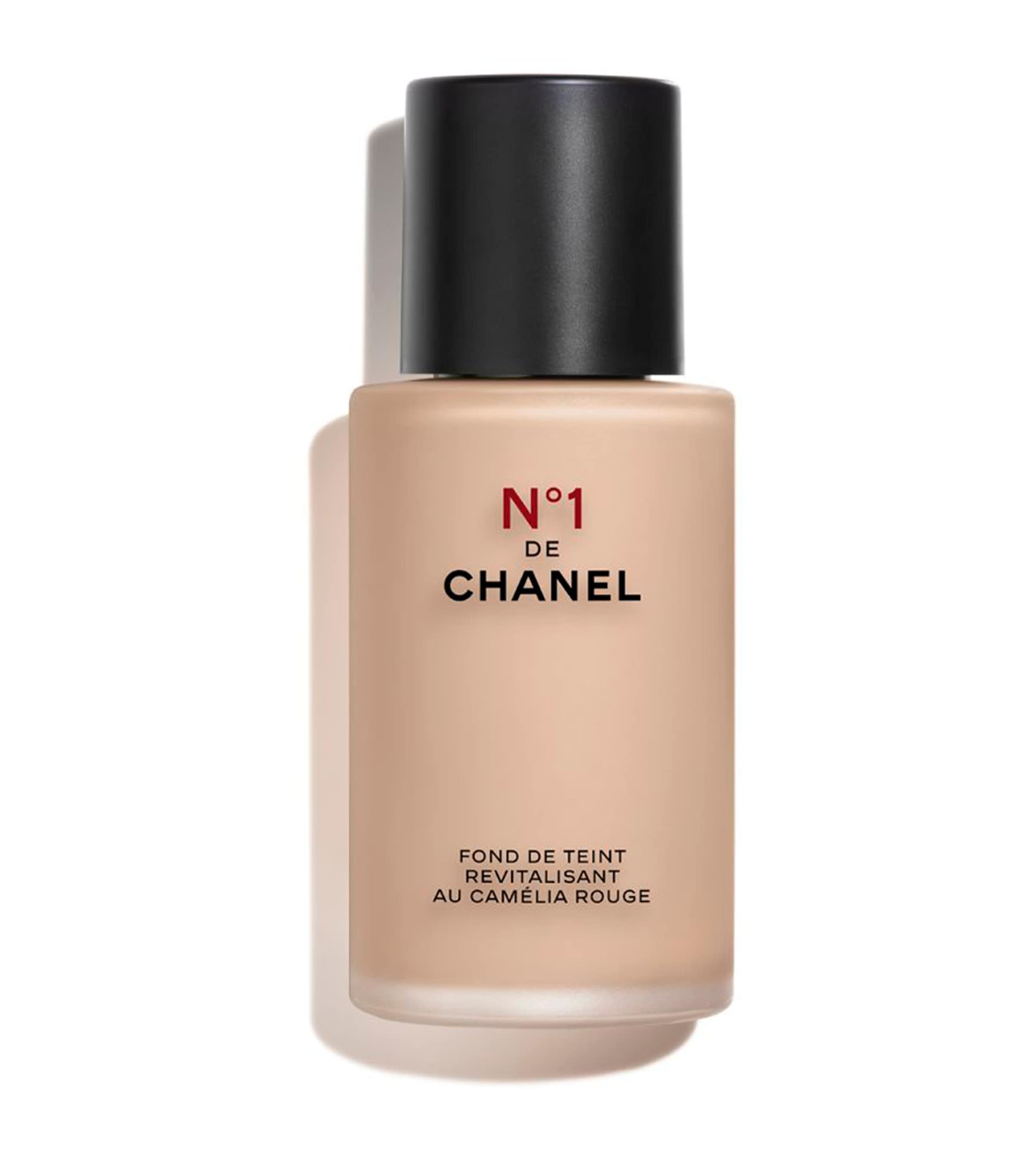 Chanel N°1 De Revitalizing Foundation In Nude