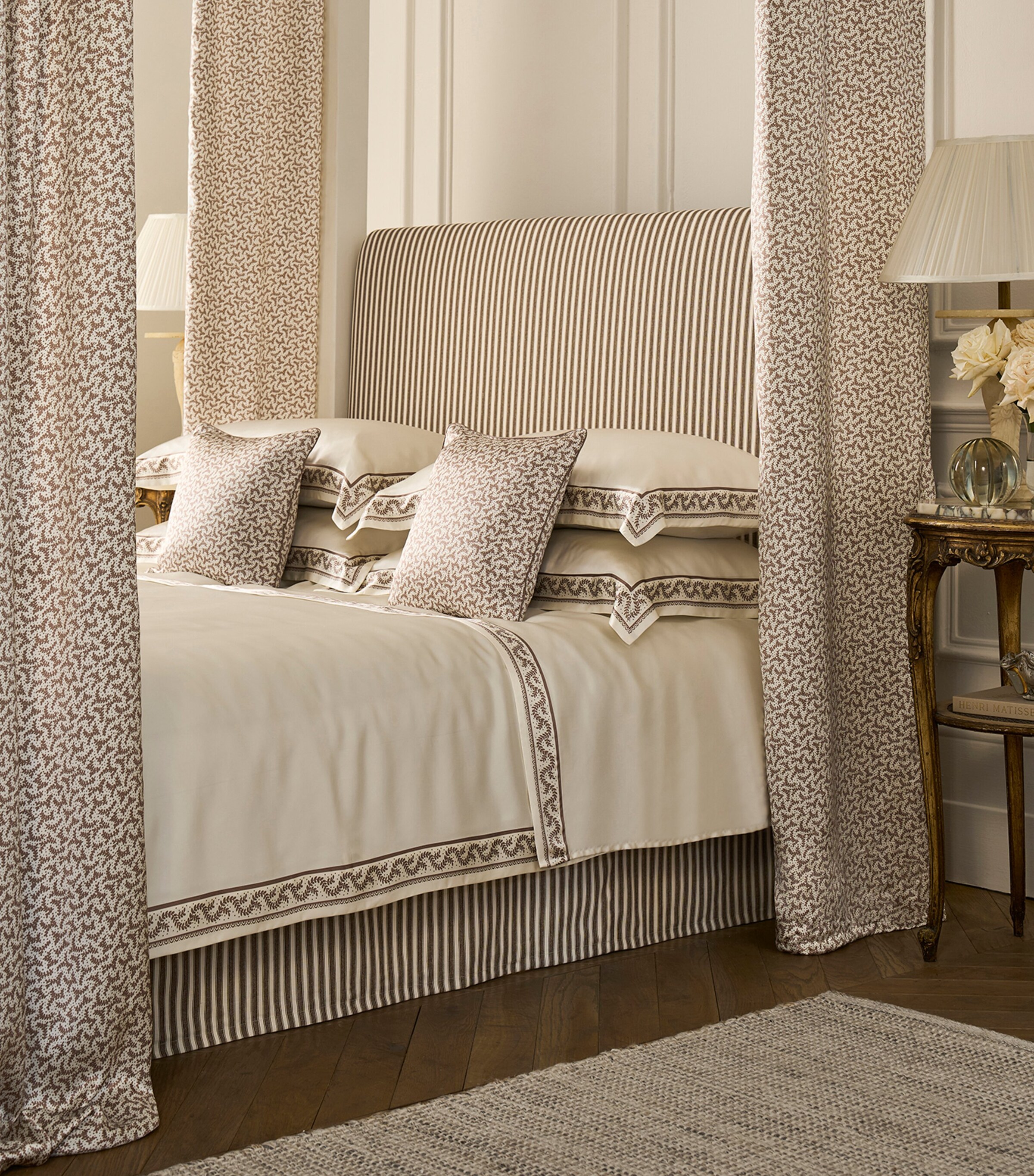 Gingerlily Silk Fern Vine Super King Duvet Cover (260cm x 220cm) Mocha/ivory Image 2