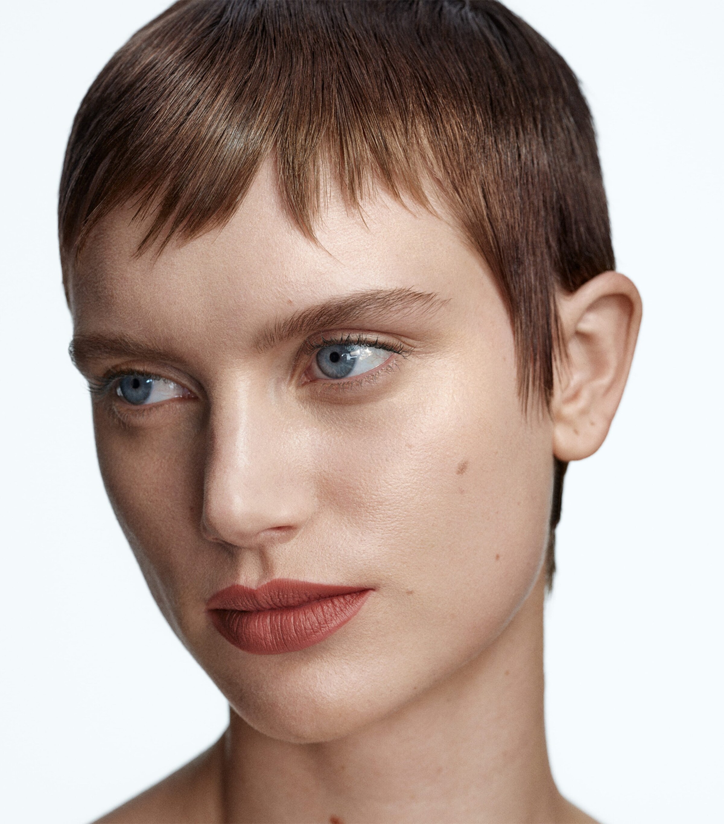 Matte Lipstick ON THE EDGE Image 4