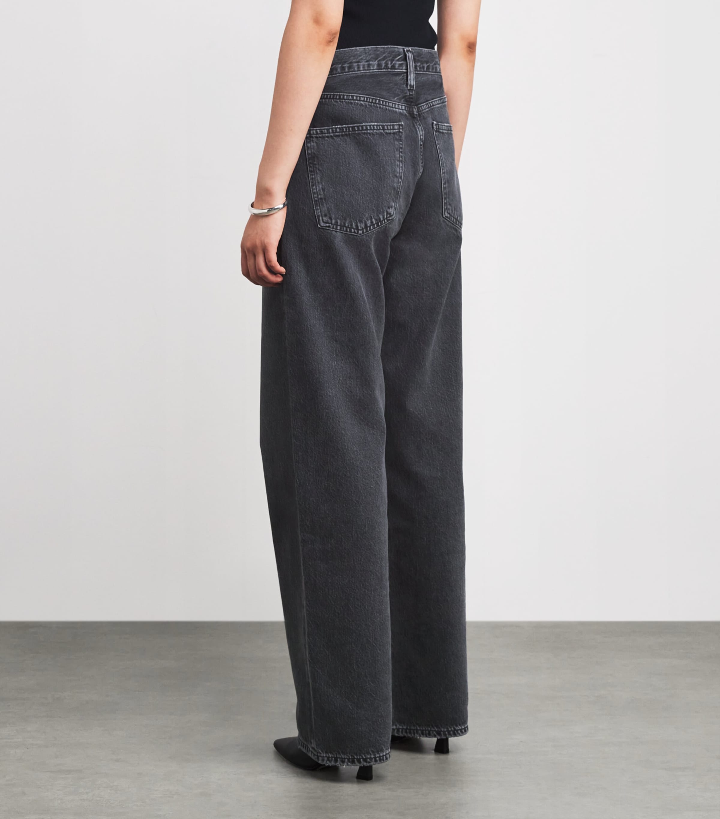 Arc Bow-Leg Jeans SYMBOLIC MD WSH BLK Image 4