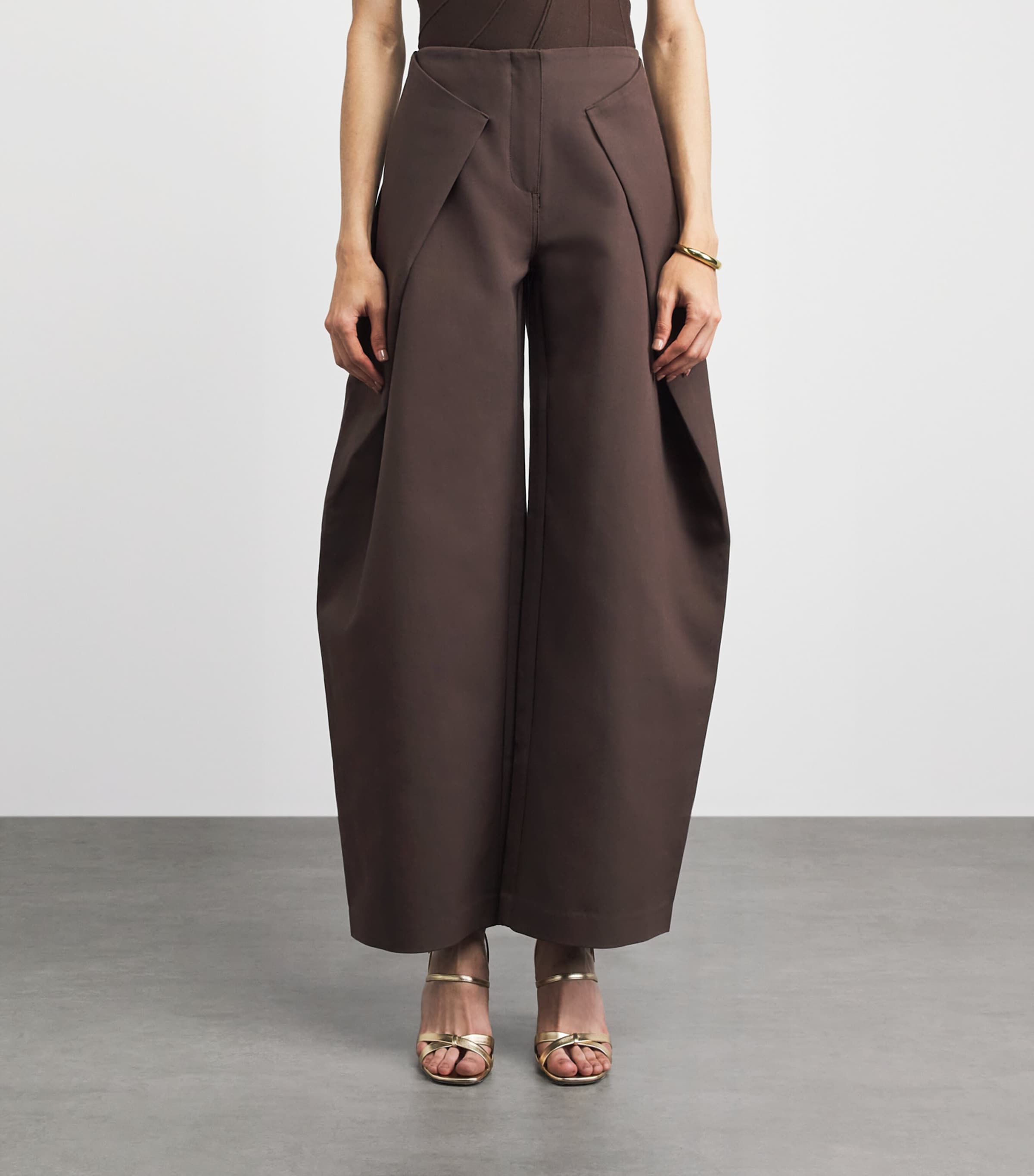 Cult Gaia Womens Pleated Arden Barrel-Leg Trousers Luwak Image 4