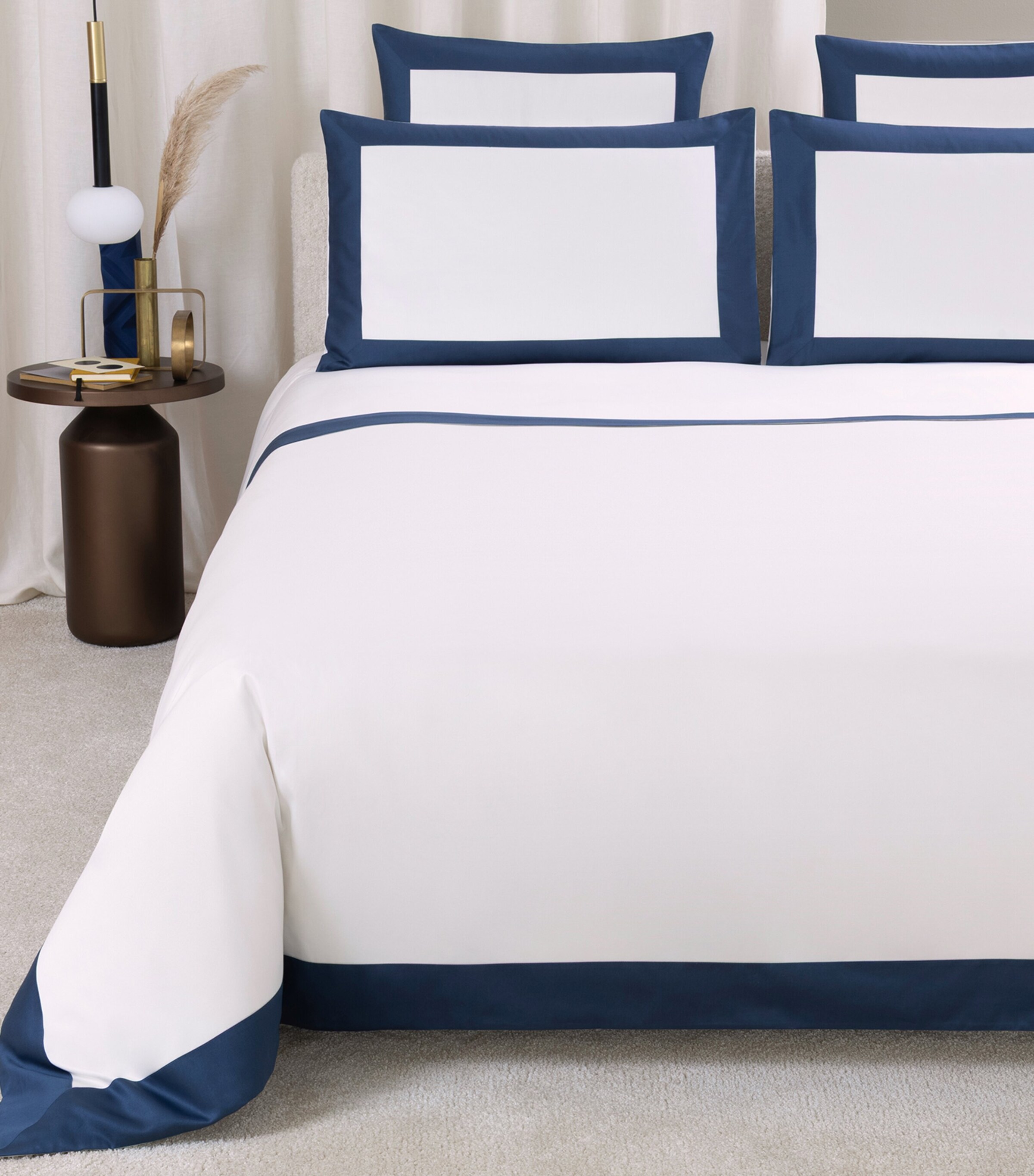 Frette Cotton Bold Duvet Cover (260cm x 240cm) Milk/indigo B Image 2