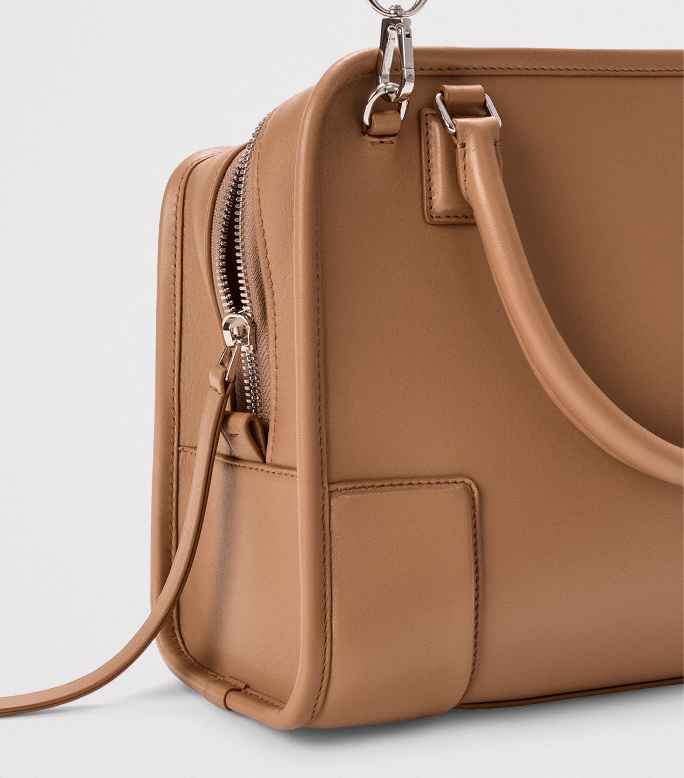 LOEWE Womens Medium Leather Amazona 180 Top-Handle Bag Mocha Image 13