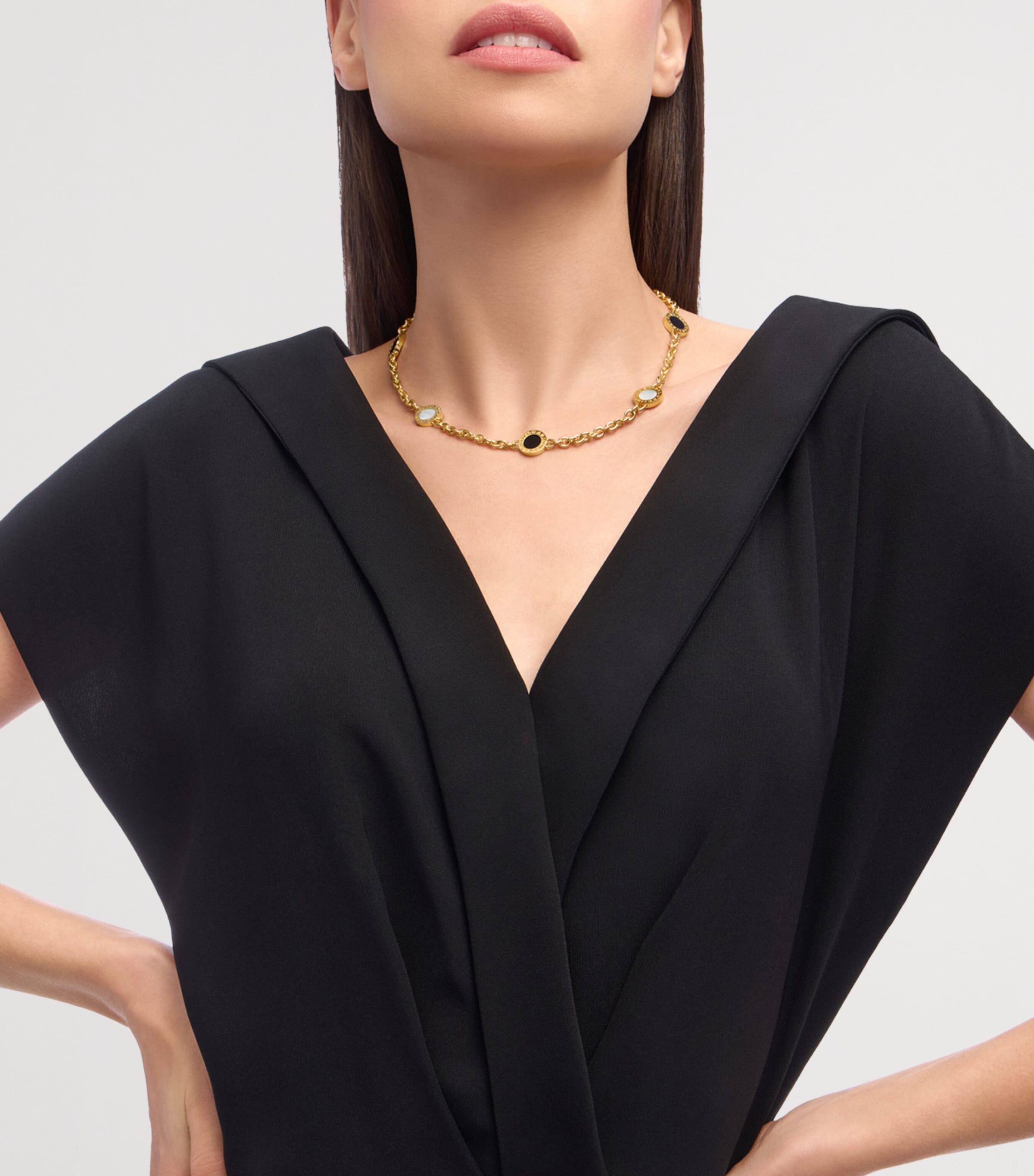 Yellow Gold, Mother-of-Pearl and Onyx Bvlgari Bvlgari Necklace YELLOW GOLD Image 5
