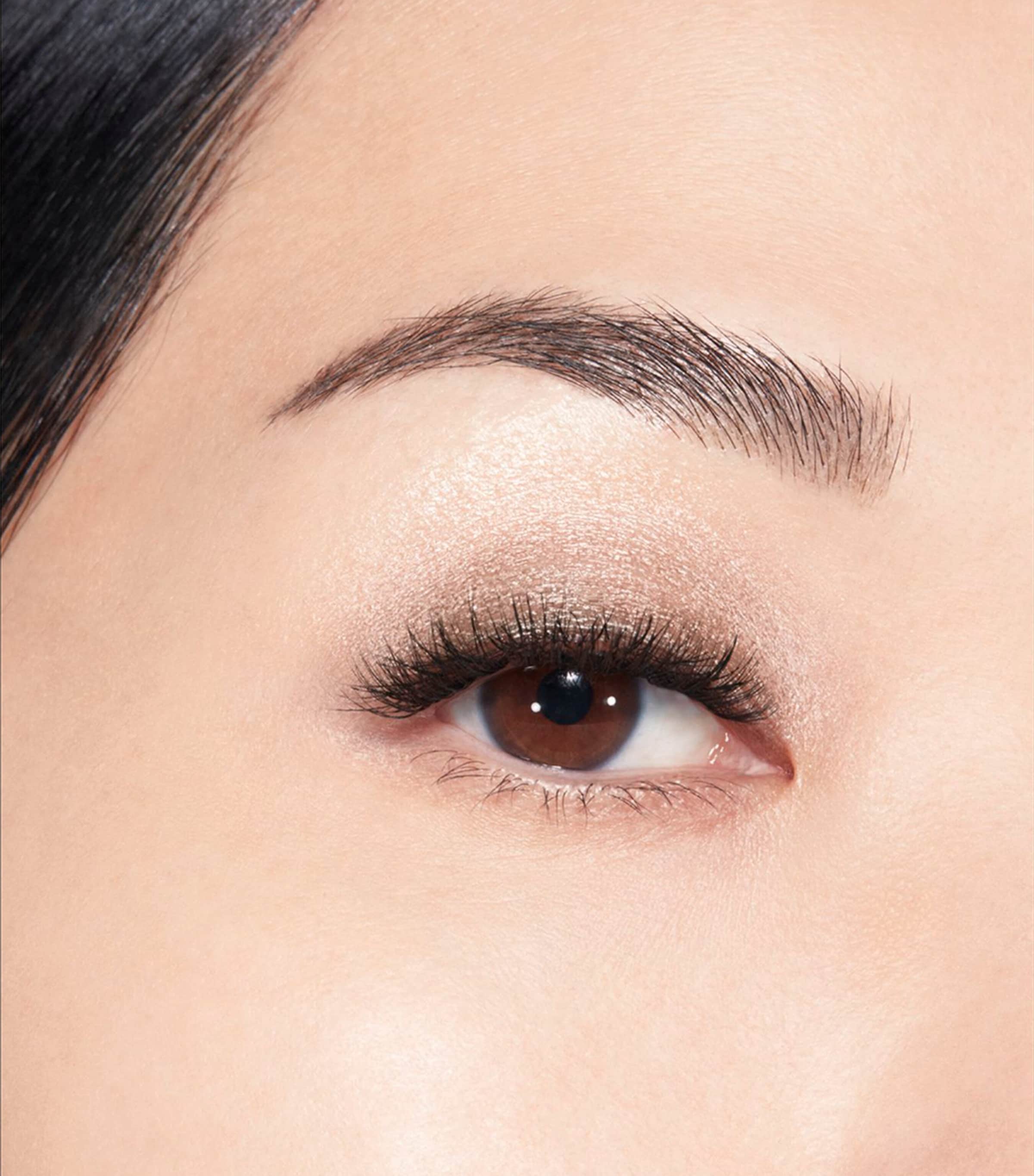 Ombre Essentielle Multi-Use Longwearing Eyeshadow 238 QUARTZ FUME Image 3