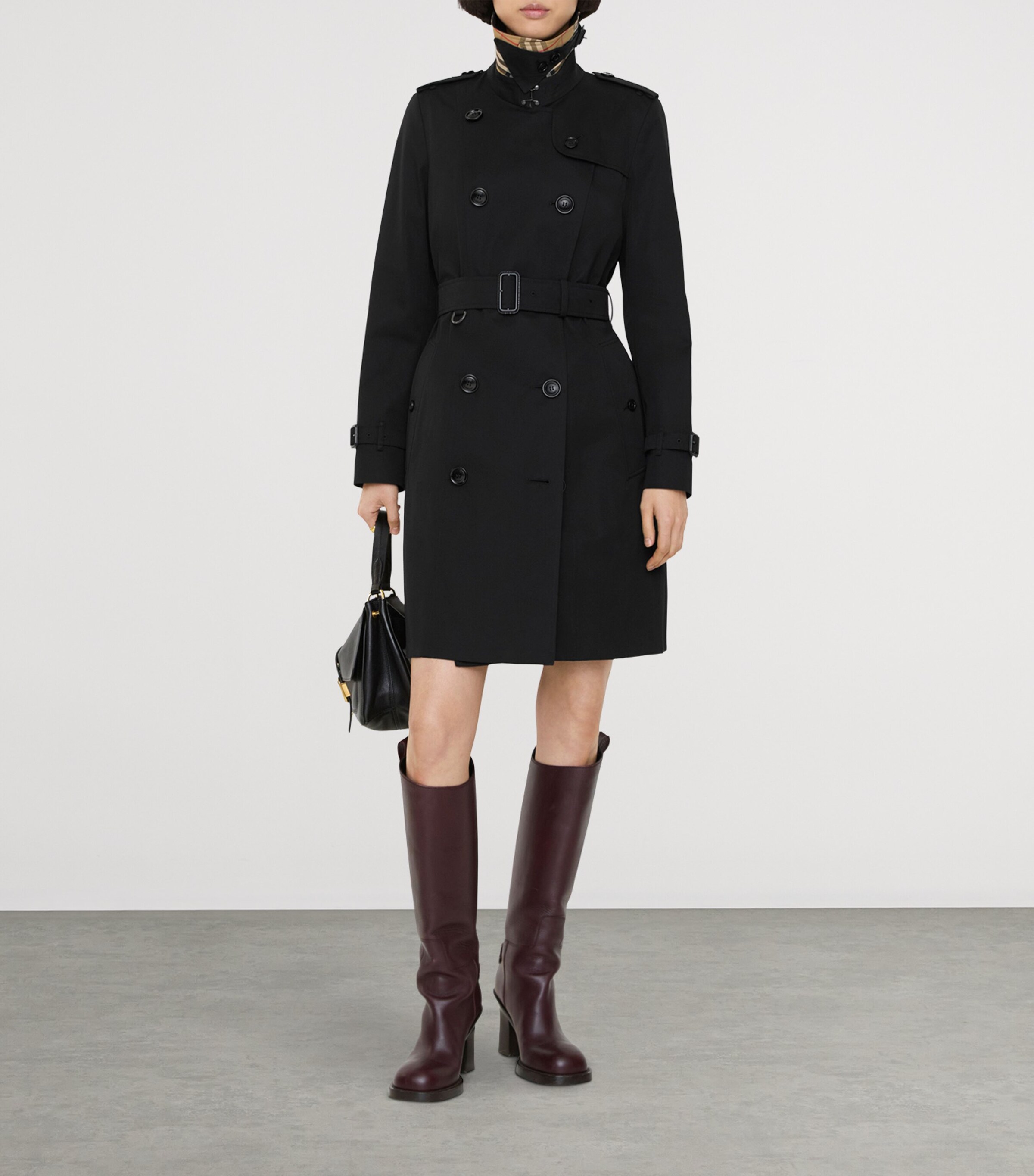 Burberry Womens Gabardine Chelsea Heritage Trench Coat Black Image 2