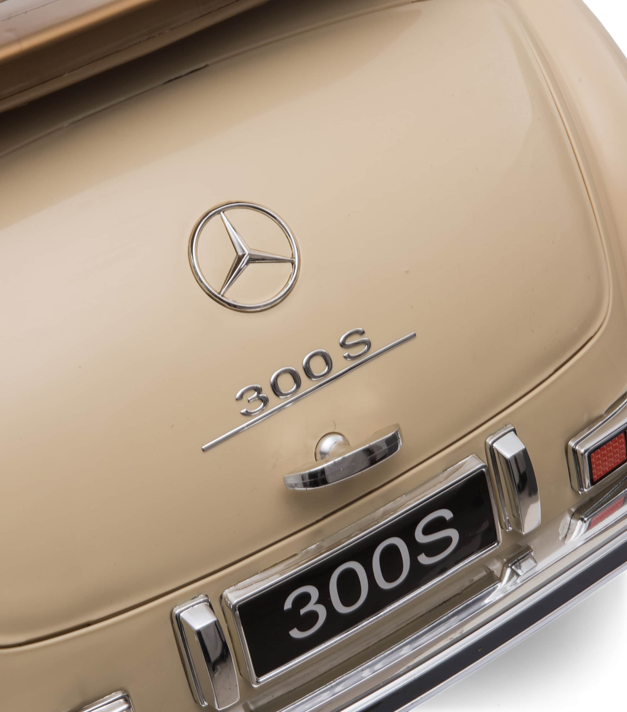 Ride on Cars Mercedes Classic 300s Single-Seater Ride-On Car Image 7