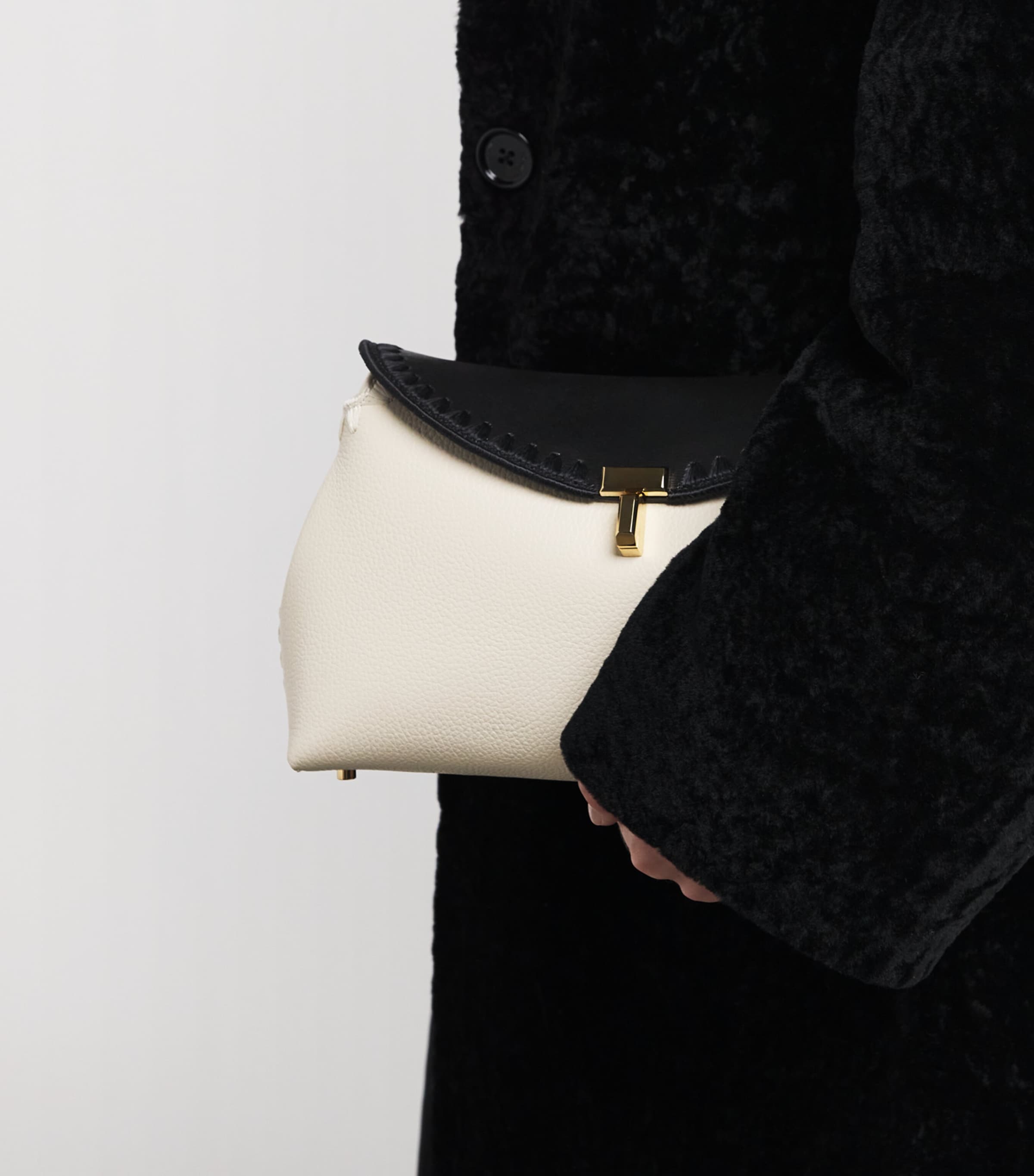Leather T-Lock Clutch Bag 349 BLACK/MILK Image 5