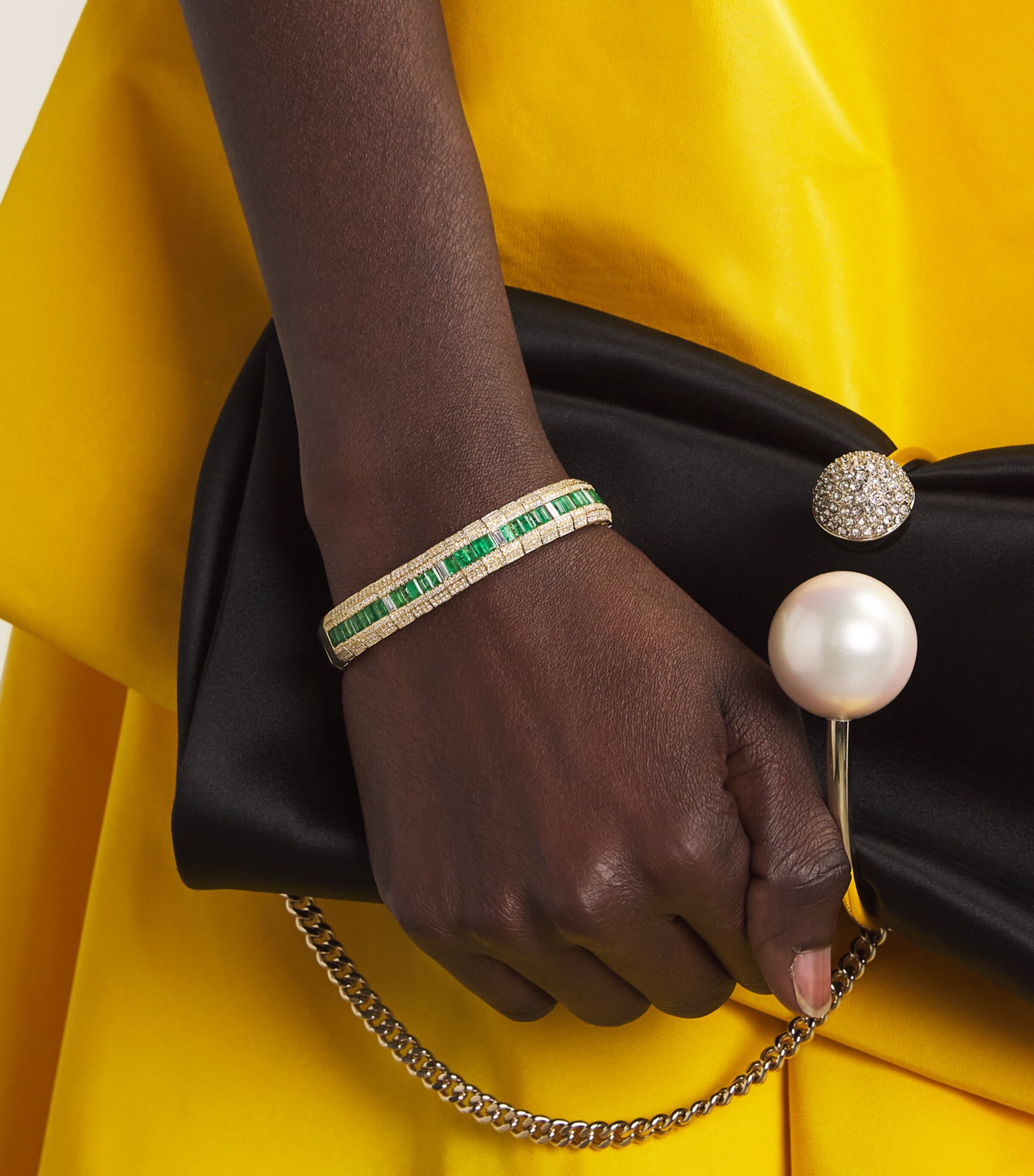 SHAY Yellow Gold, Diamond and Emerald Stretch Bracelet Yellow Gold Image 5