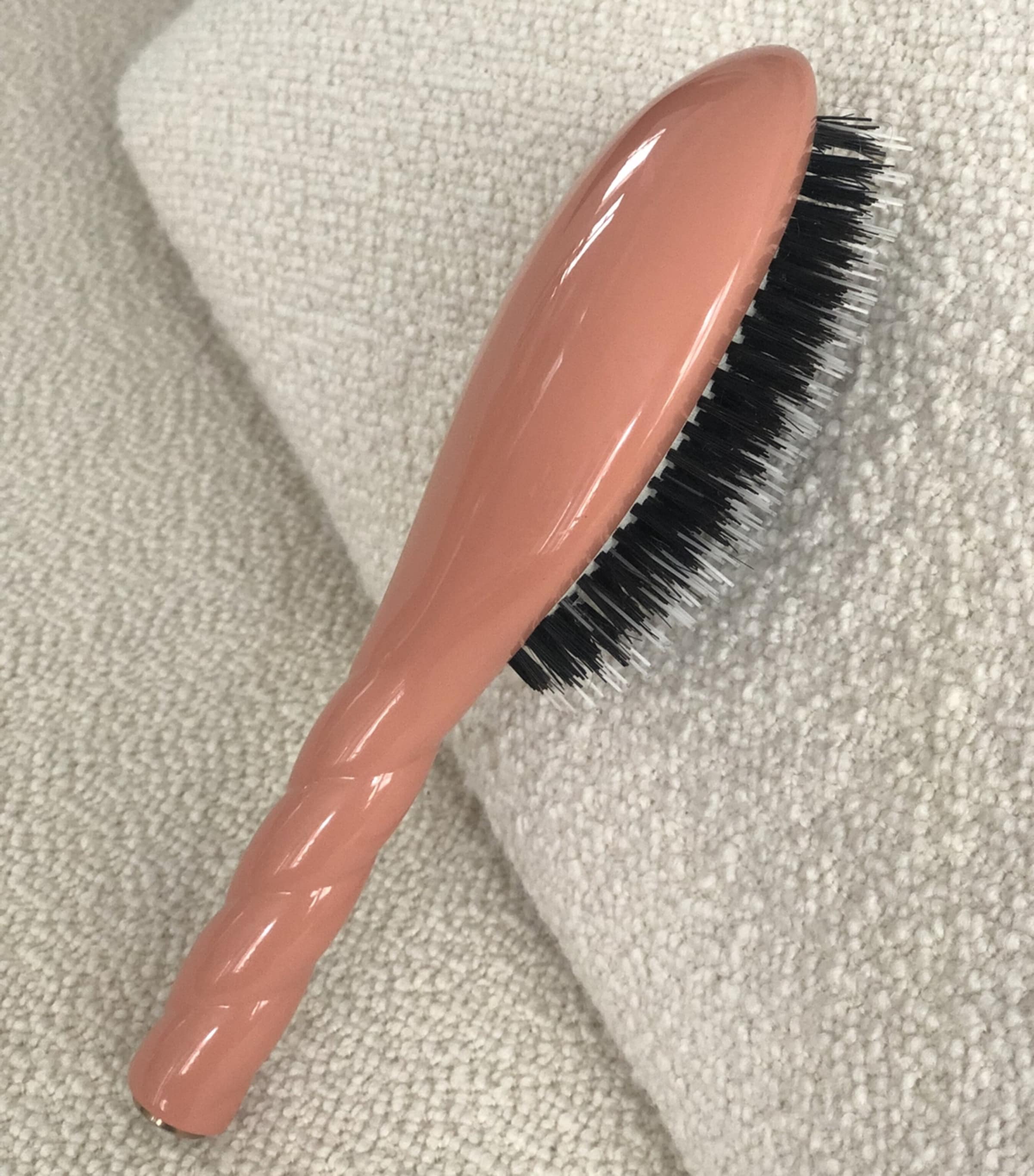 N.02 The Essential Do-it-all Brush CORAL Image 3