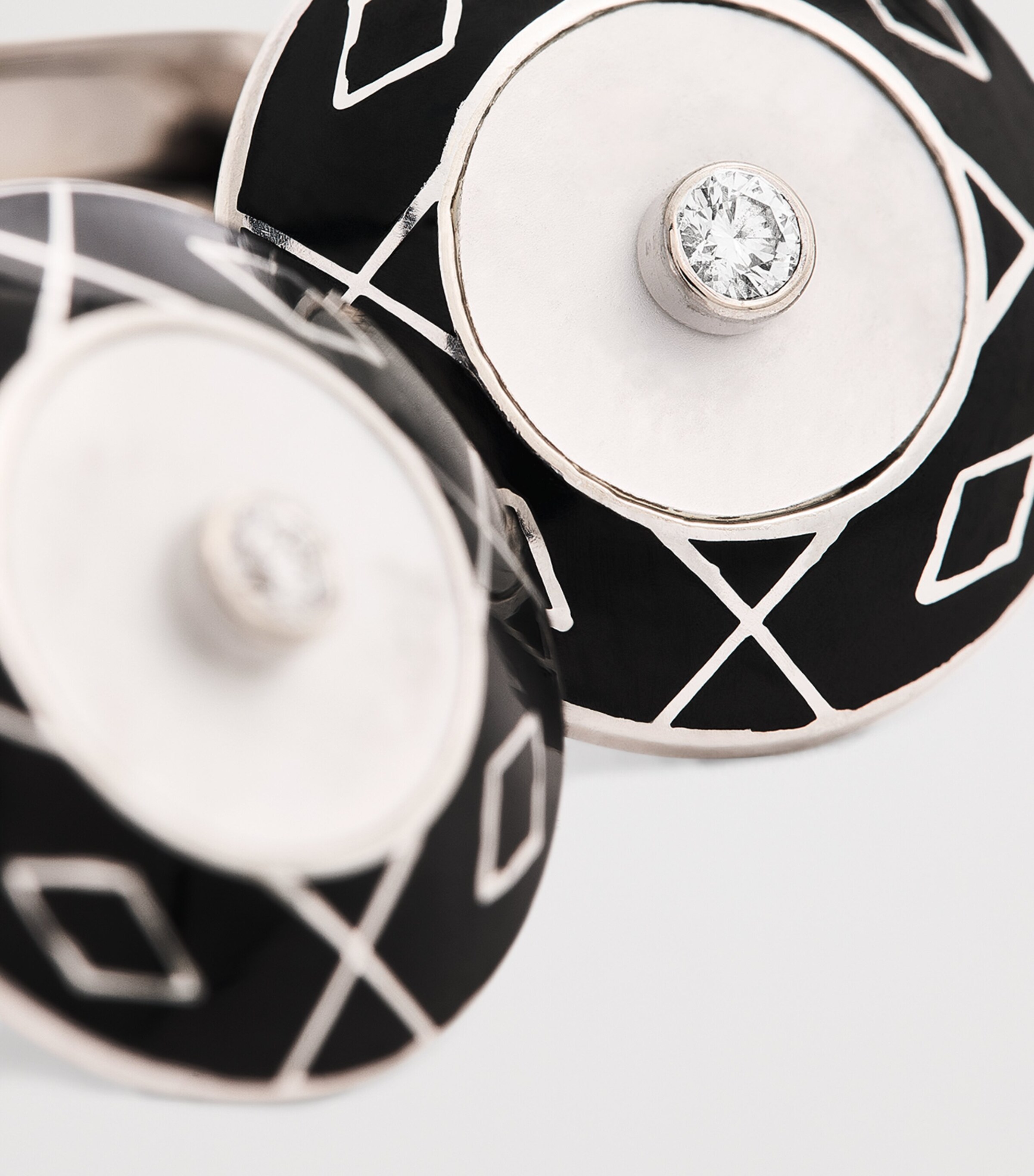 Deakin & Francis Yellow Gold, Diamond and Mother-Of-Pearl Cufflinks Black Image 4
