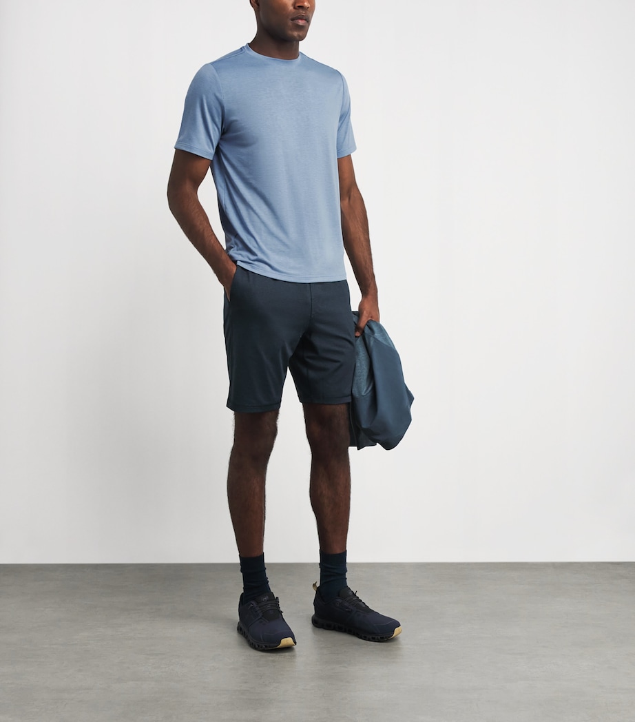 VUORI Mens Current Tech T-Shirt Hib Isle Blue Heathr Image 2