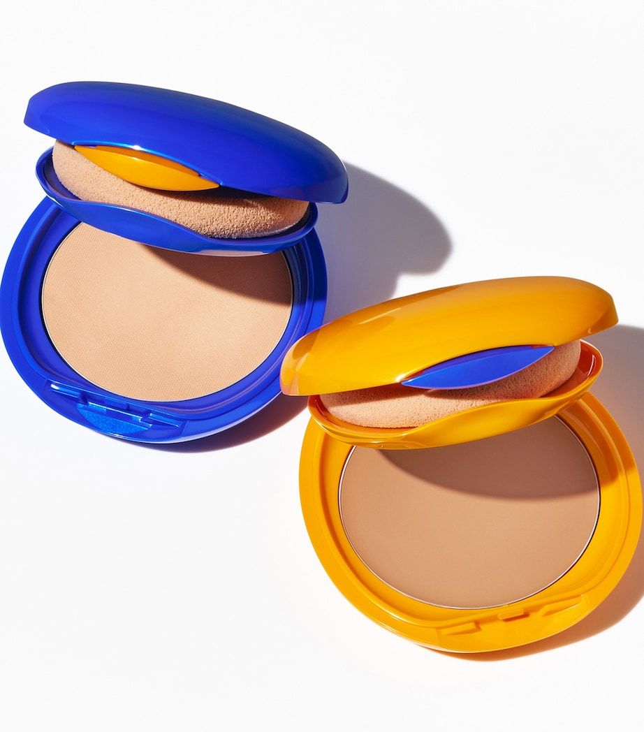 Tanning Compact Foundation SPF10 HO Image 8