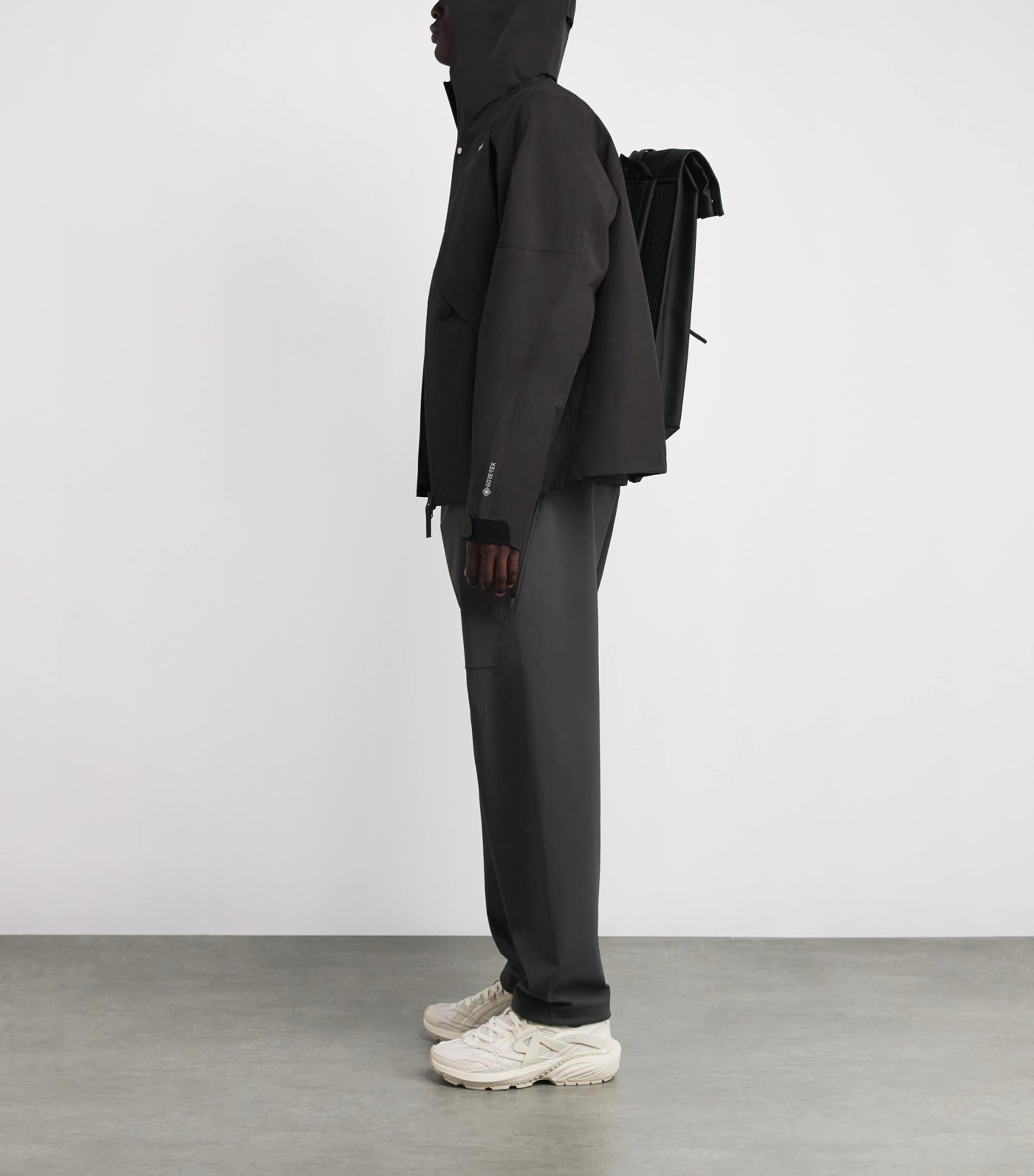 Water-Resistant Hooded Short Coat V0062 Image 2