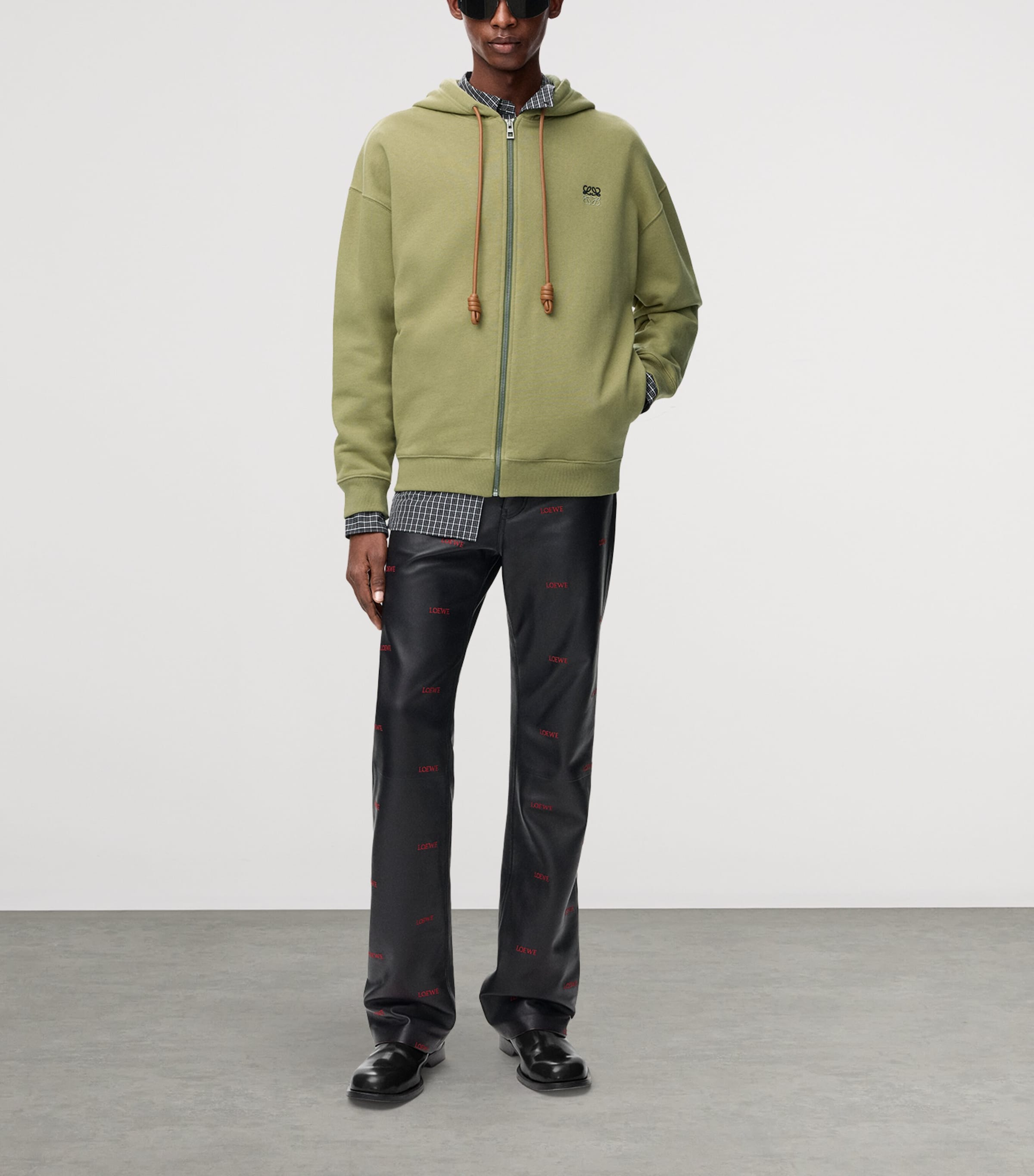 LOEWE Mens Cotton-Blend Anagram Hoodie Khaki Green Image 2