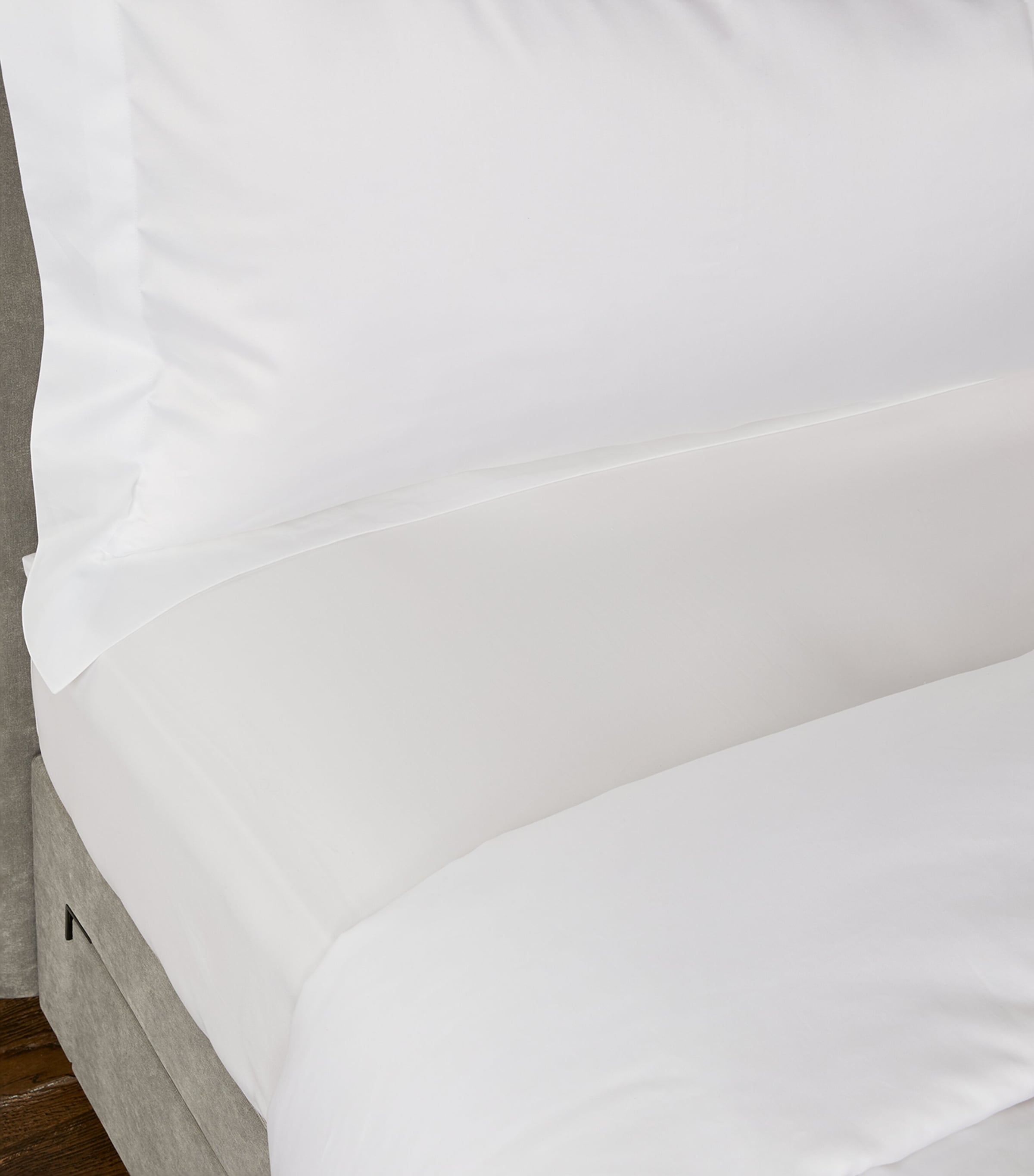 Capela Super King Fitted Sheet (180cm x 200cm) WHITE Image 6