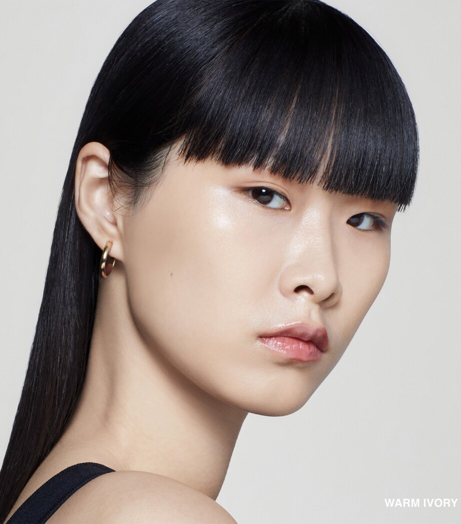 Intensive Serum Foundation SPF 40 WARM IVORY Image 4