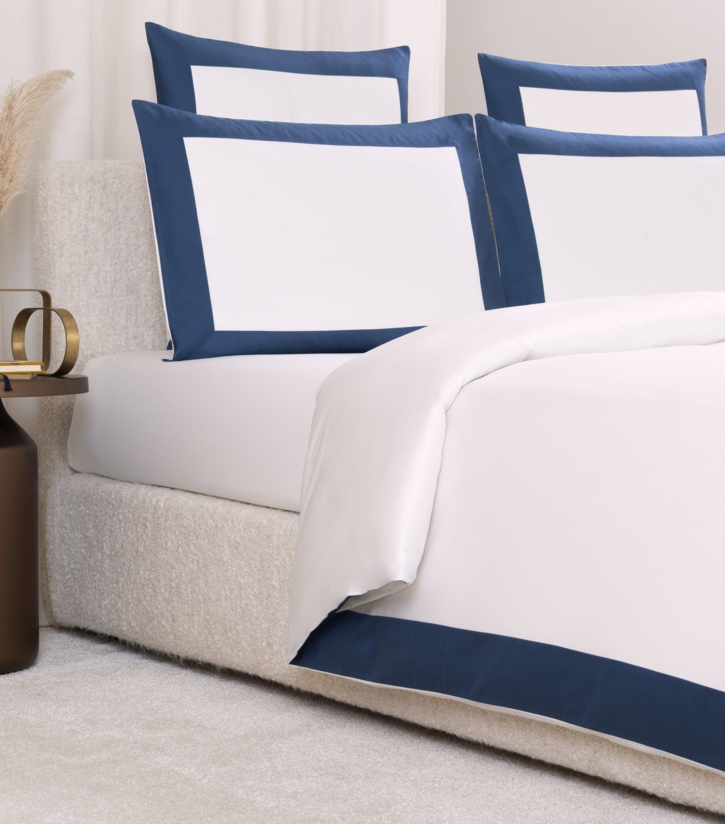 Frette Cotton Bold Duvet Cover (260cm x 240cm) Milk/indigo B Image 3