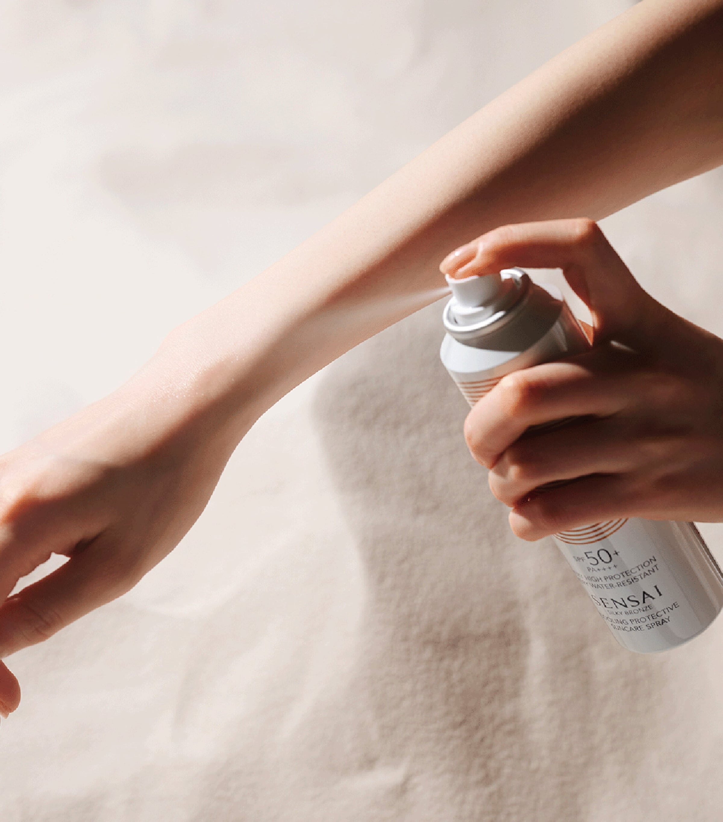 美容液 SENSAI Cooling Protective Sunscreen Sensai Silky Bronze Cooling Protective Suncare Spray SPF 50+