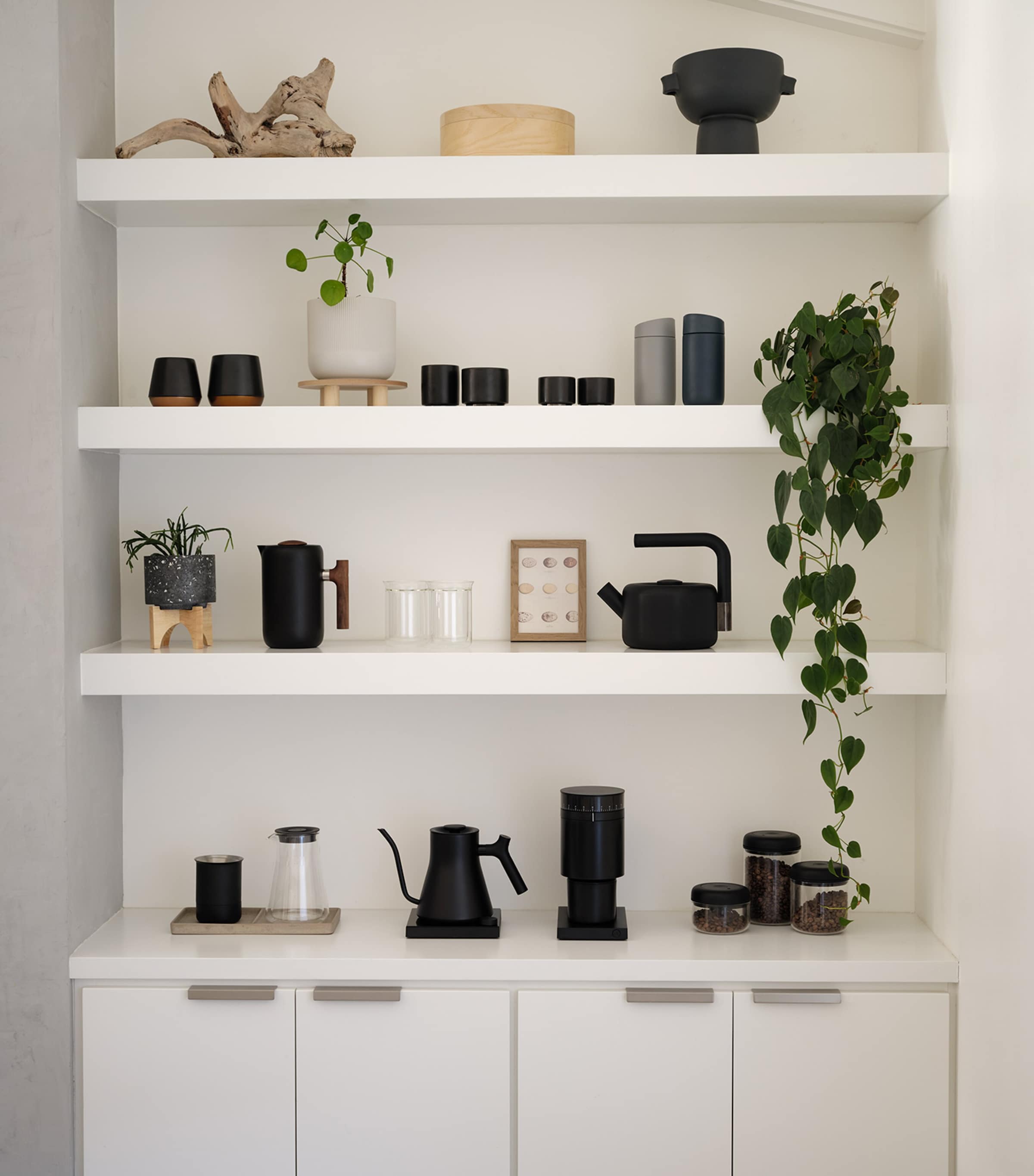 Opus Conical Burr All Purpose Coffee Grinder BLACK Image 3