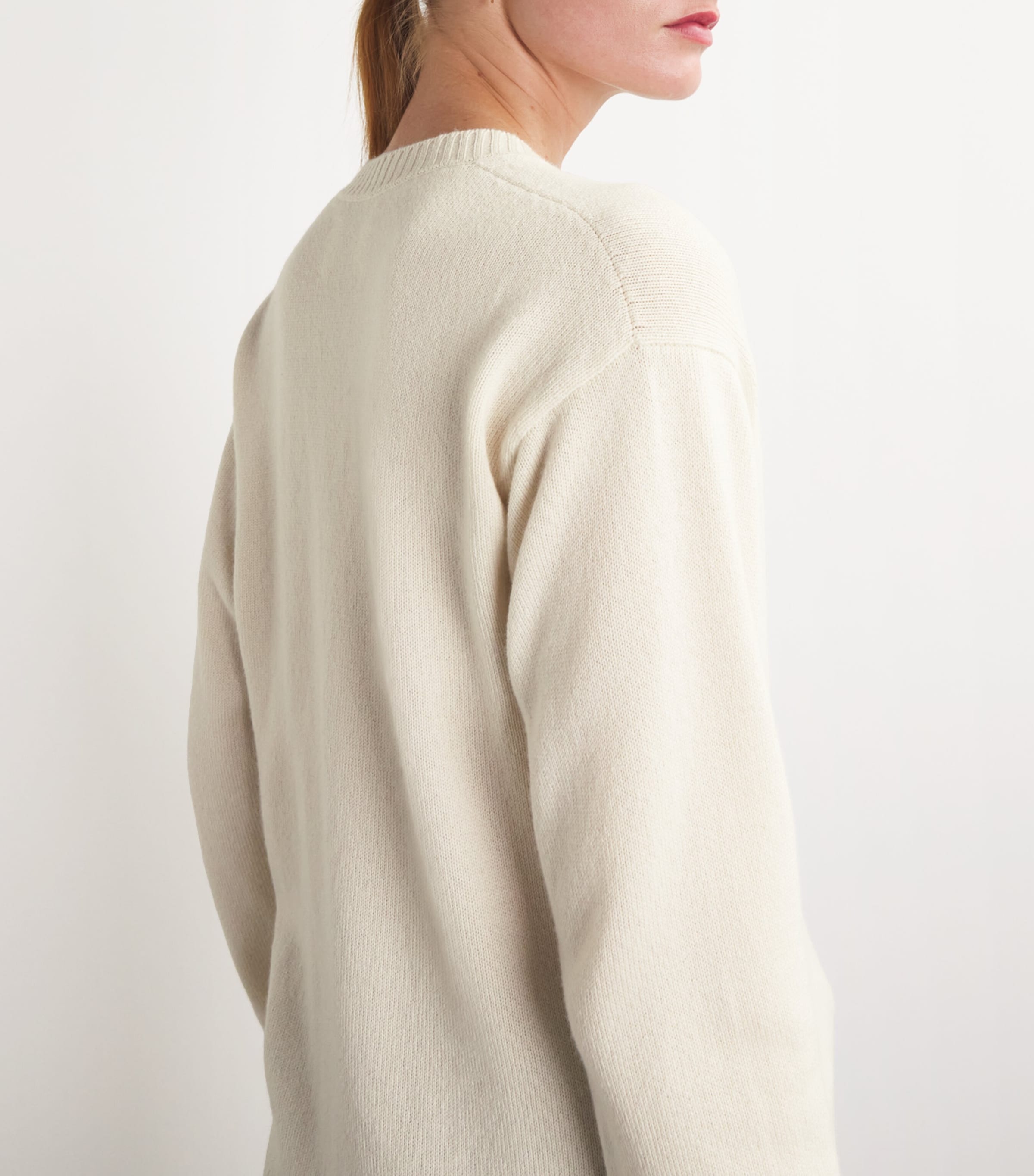 Cashmere V-Neck Sweater NIVEOUS Image 6